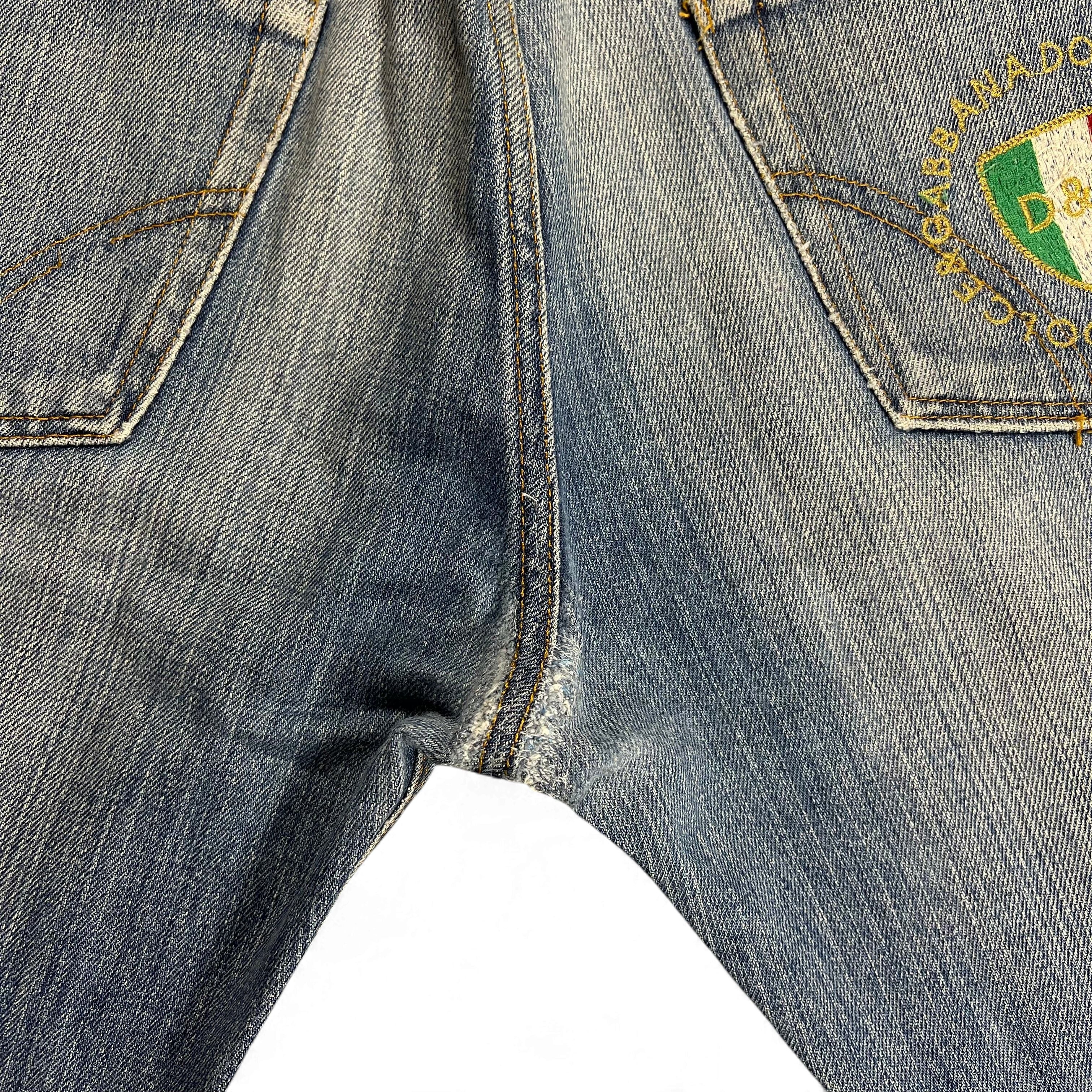 TWC Vintage Dolce&Gabbana Straight Jeans in verwaschenem Blau mit italienischem Logo-Stick auf der Gesäßtasche