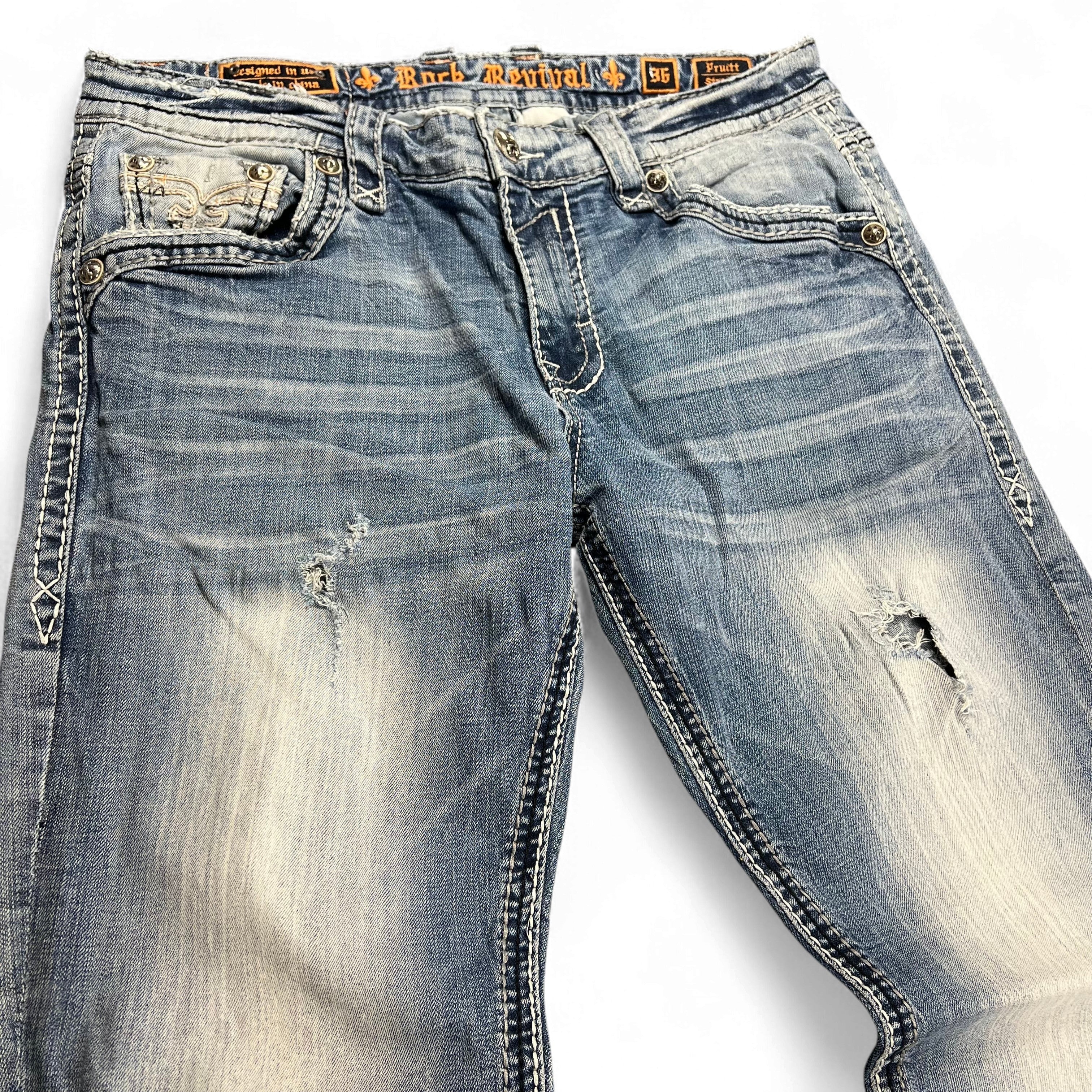 TWC Vintage Rock Revival Straight Jeans in verwaschenem Blau mit Distressed-Details und markanten Ziernähten