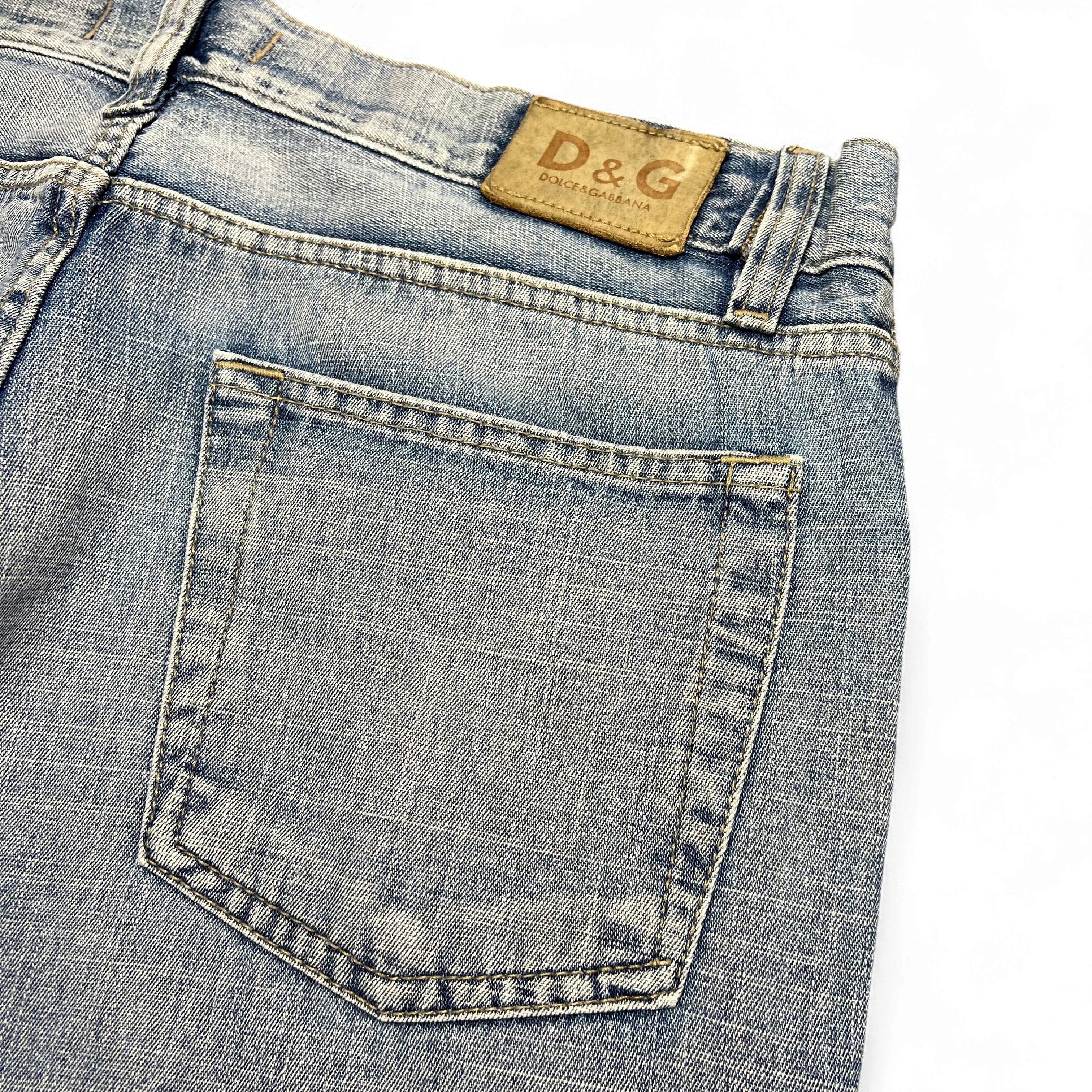 TWC Vintage Dolce&Gabbana Baggy Jeans in hellblauem Denim mit Leder-Label am Bund und Gesäßtasche