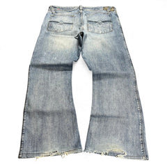 TWC Vintage Diesel Zaf Bootcut Jeans in hellblauem Denim mit ausgefransten Säumen und markanten Gesäßtaschen