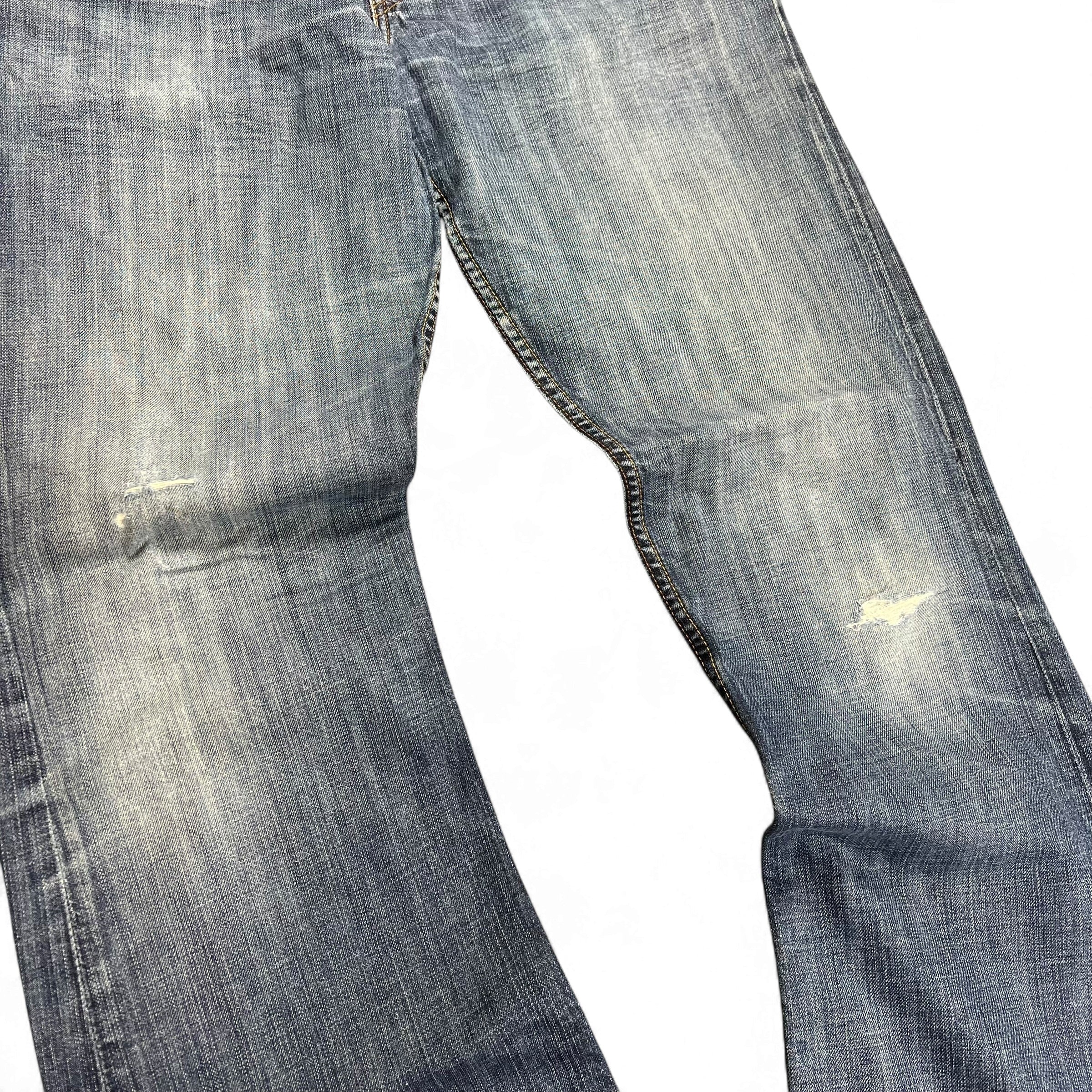 TWC Vintage Levi’s 507 Bootcut Jeans in blauem Denim mit Used-Optik und leichten Abnutzungsspuren