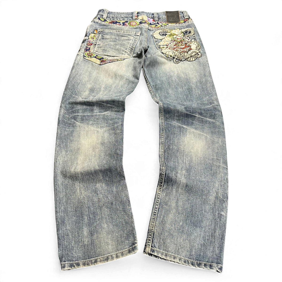 TWC Vintage Jeans mit japanischer Jizo-Stickerei und floralem Muster an den Gesäßtaschen in verwaschenem Blau