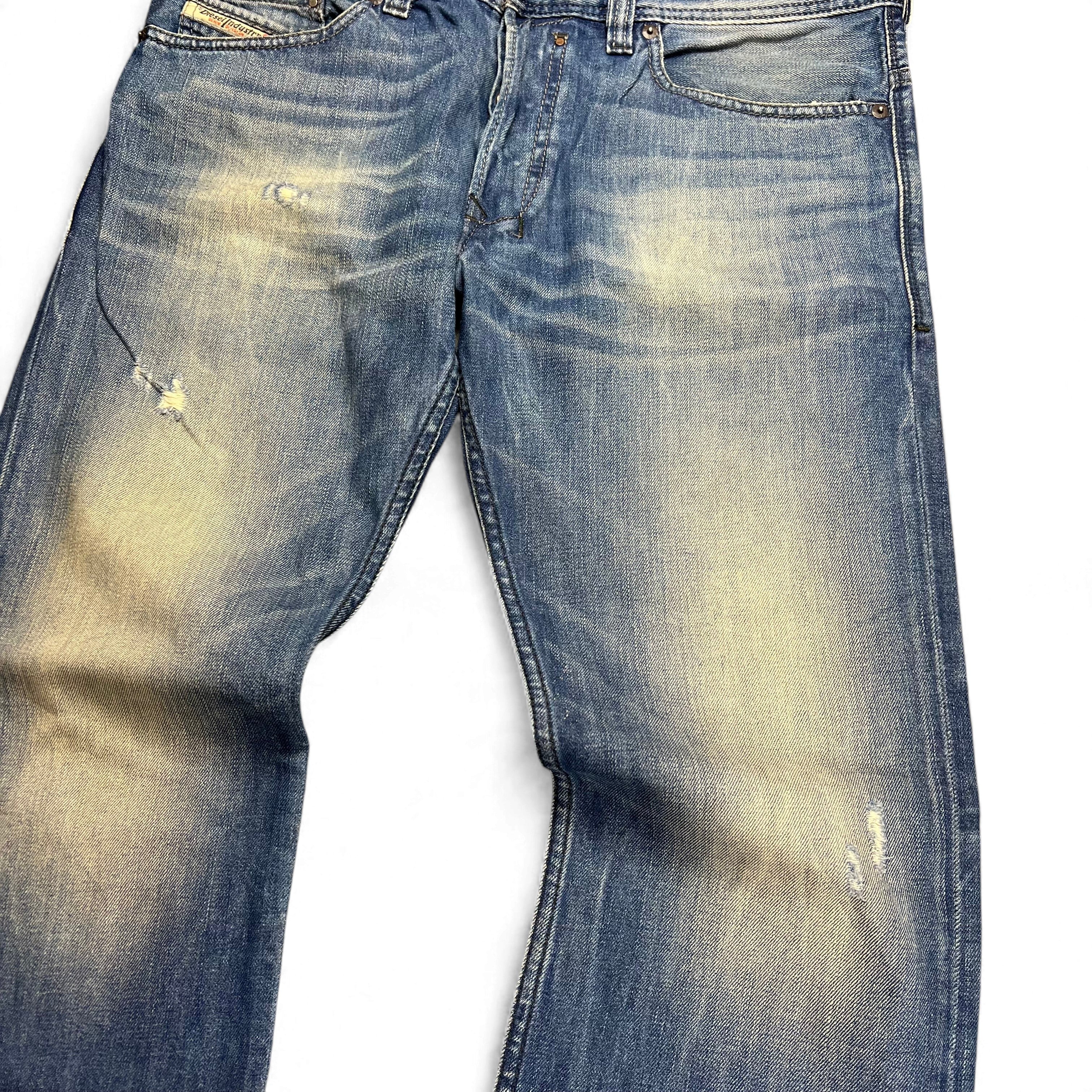 TWC Vintage Diesel Safado Straight Jeans in blauem Denim mit Used-Look und leichten Distressed-Details