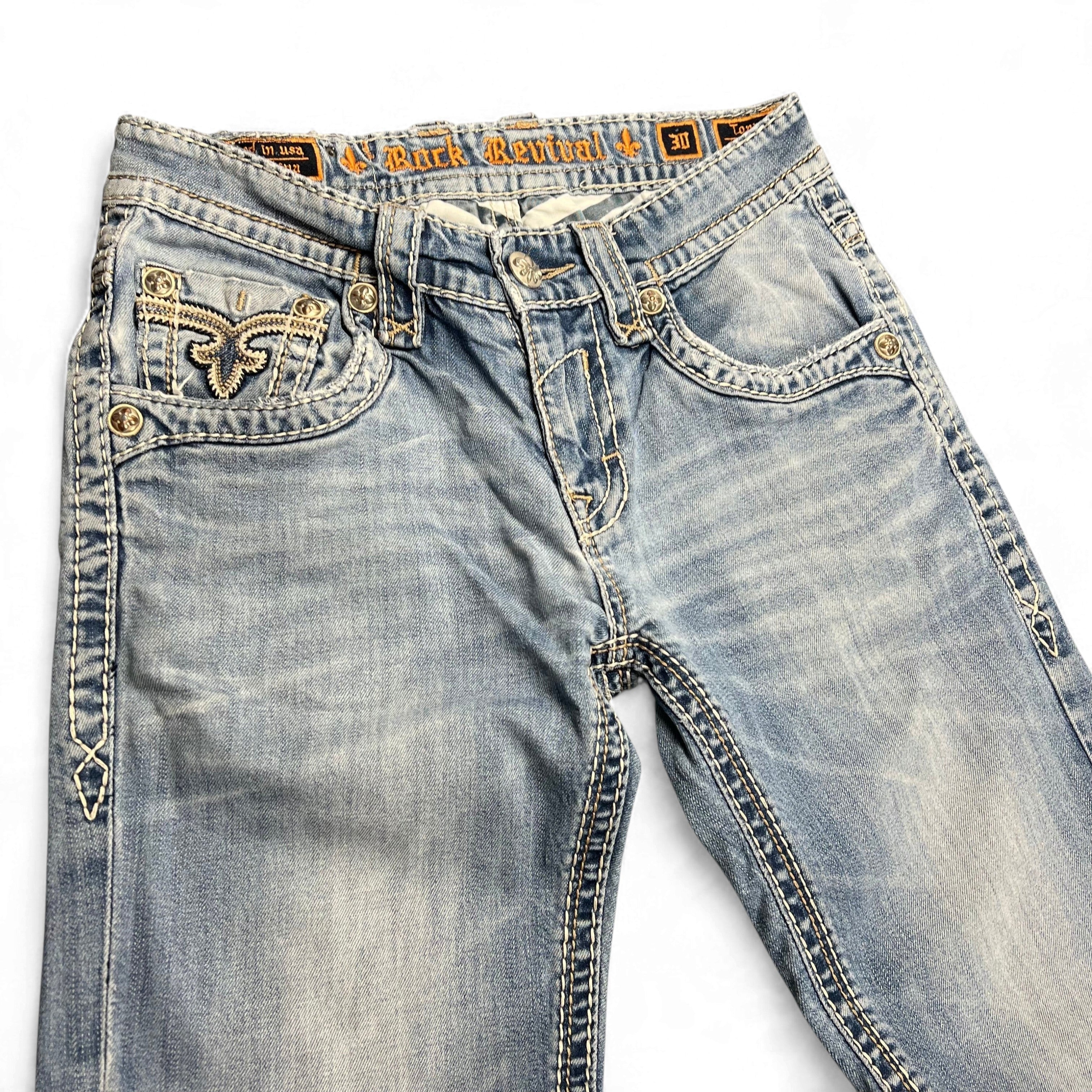 TWC Vintage Rock Revival Jeans mit geradem Schnitt in verwaschenem Hellblau mit markanten Ziernähten und Stickereien