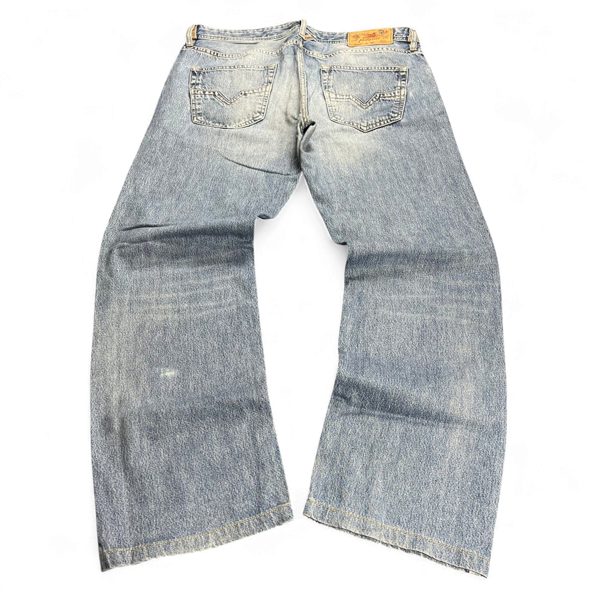TWC Vintage Diesel Larkee Straight Jeans in hellblauem Denim mit verwaschener Optik und Gesäßtaschen