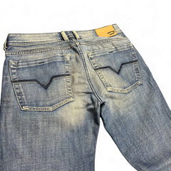 TWC Vintage Diesel Zathan Bootcut Jeans in verwaschenem Blau mit charakteristischen Gesäßtaschen und Lederpatch