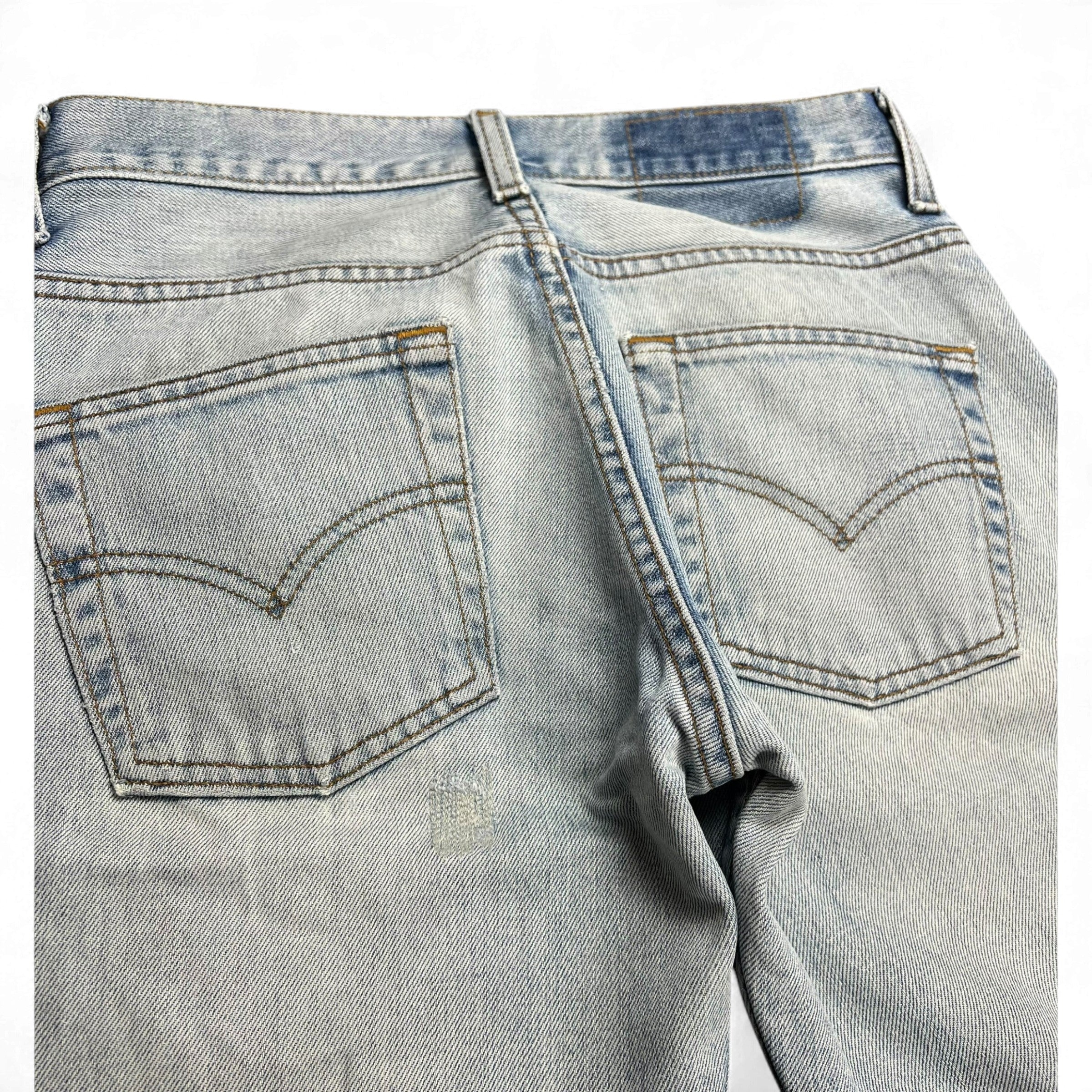 TWC Vintage Levi’s 507 Bootcut Jeans in hellblauem Denim mit klassischer Gesäßtaschen-Stickerei