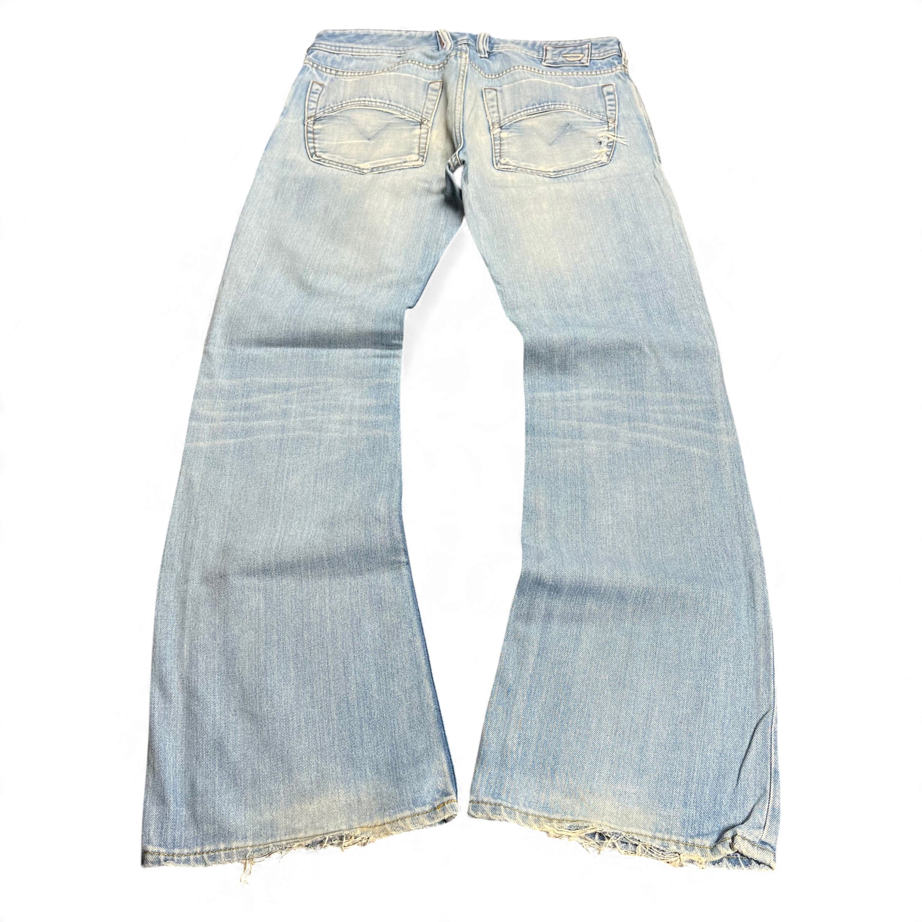 TWC Vintage Diesel Zatiny Bootcut Jeans in hellblauem Denim mit Used-Look und ausgefransten Beinabschlüssen