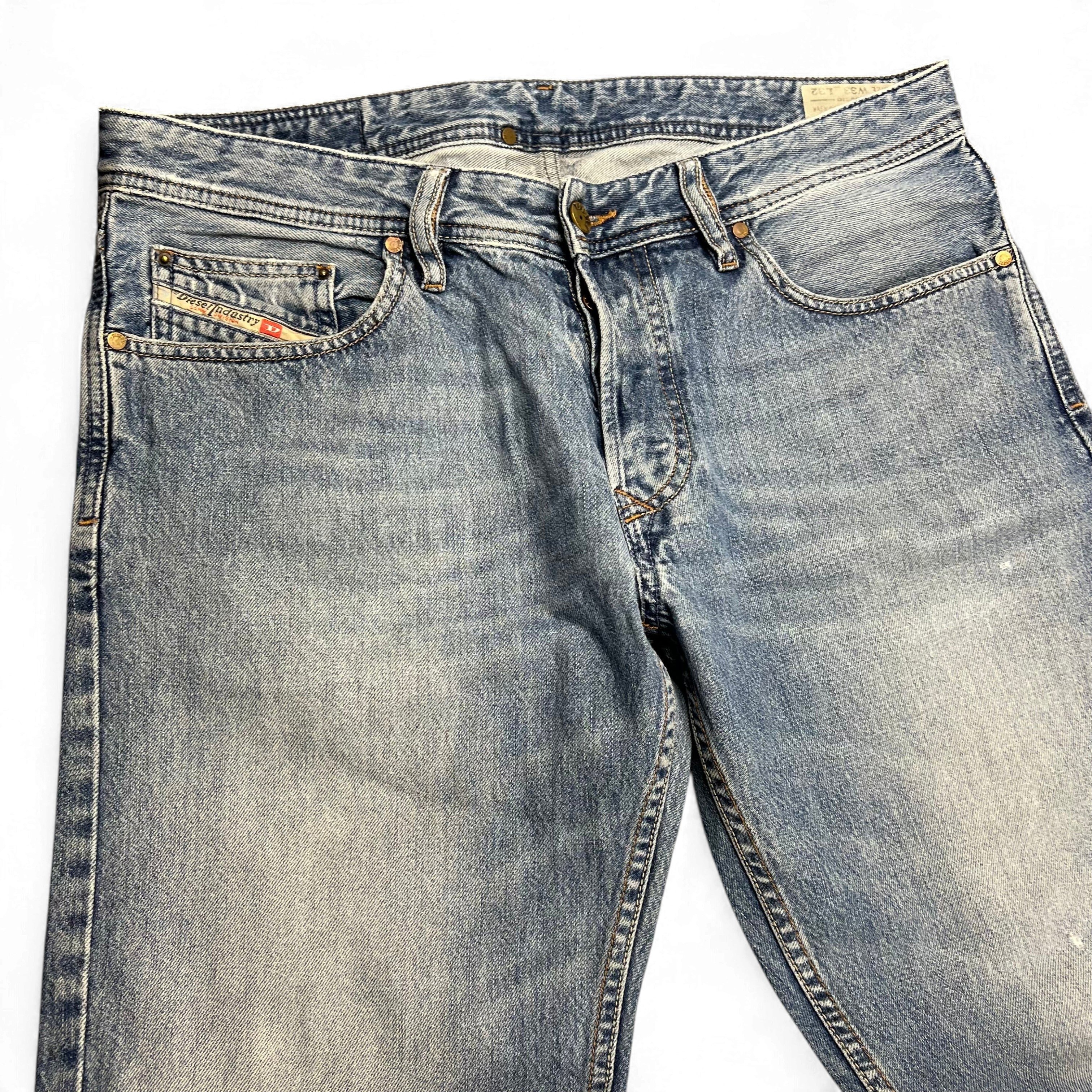 TWC Vintage Diesel Larkee Straight Jeans in hellblauem Denim mit klassischer Waschung und Five-Pocket-Design