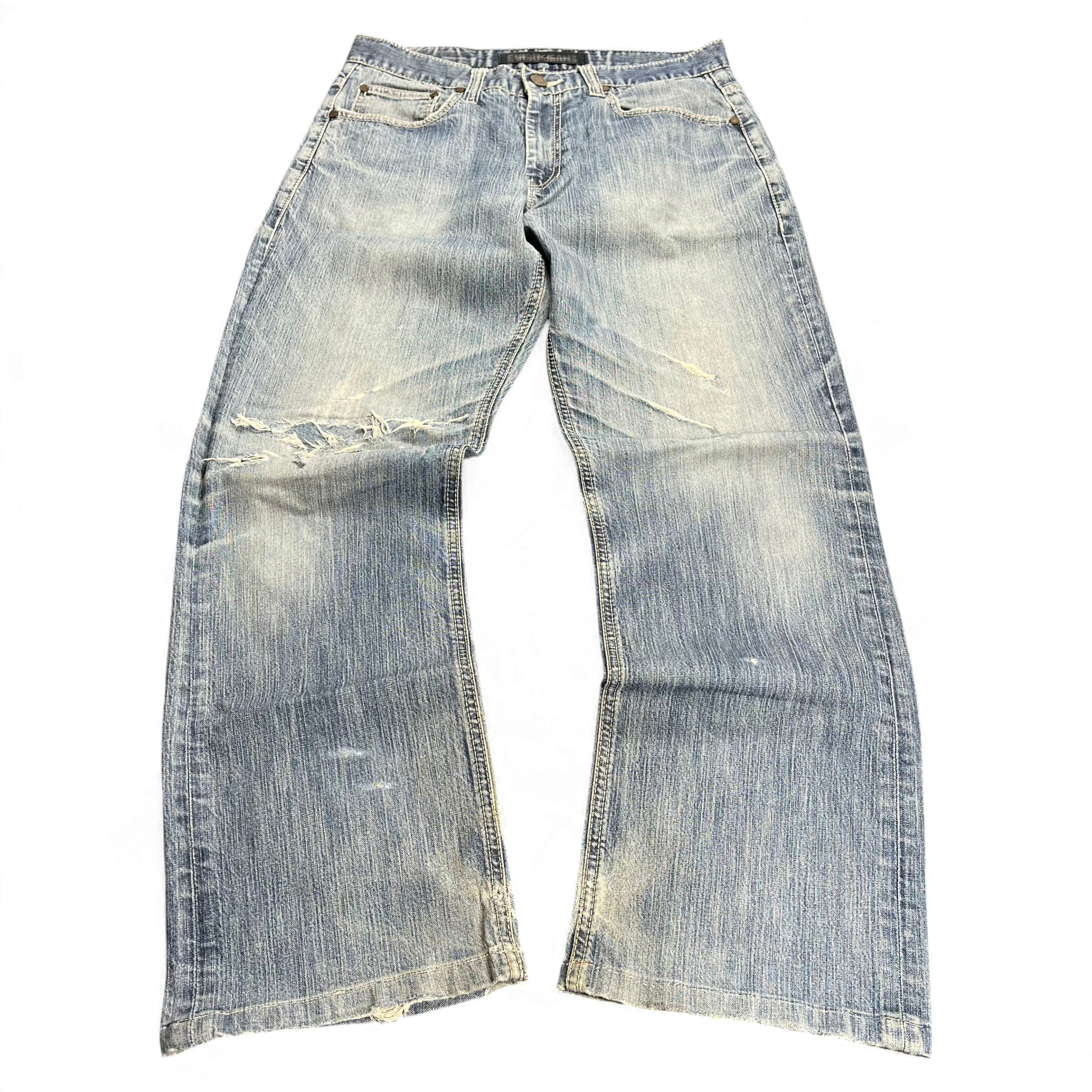 TWC Vintage Evisu KC Straight Jeans in hellblauem Denim mit Used-Look und Distressed-Details am Knie