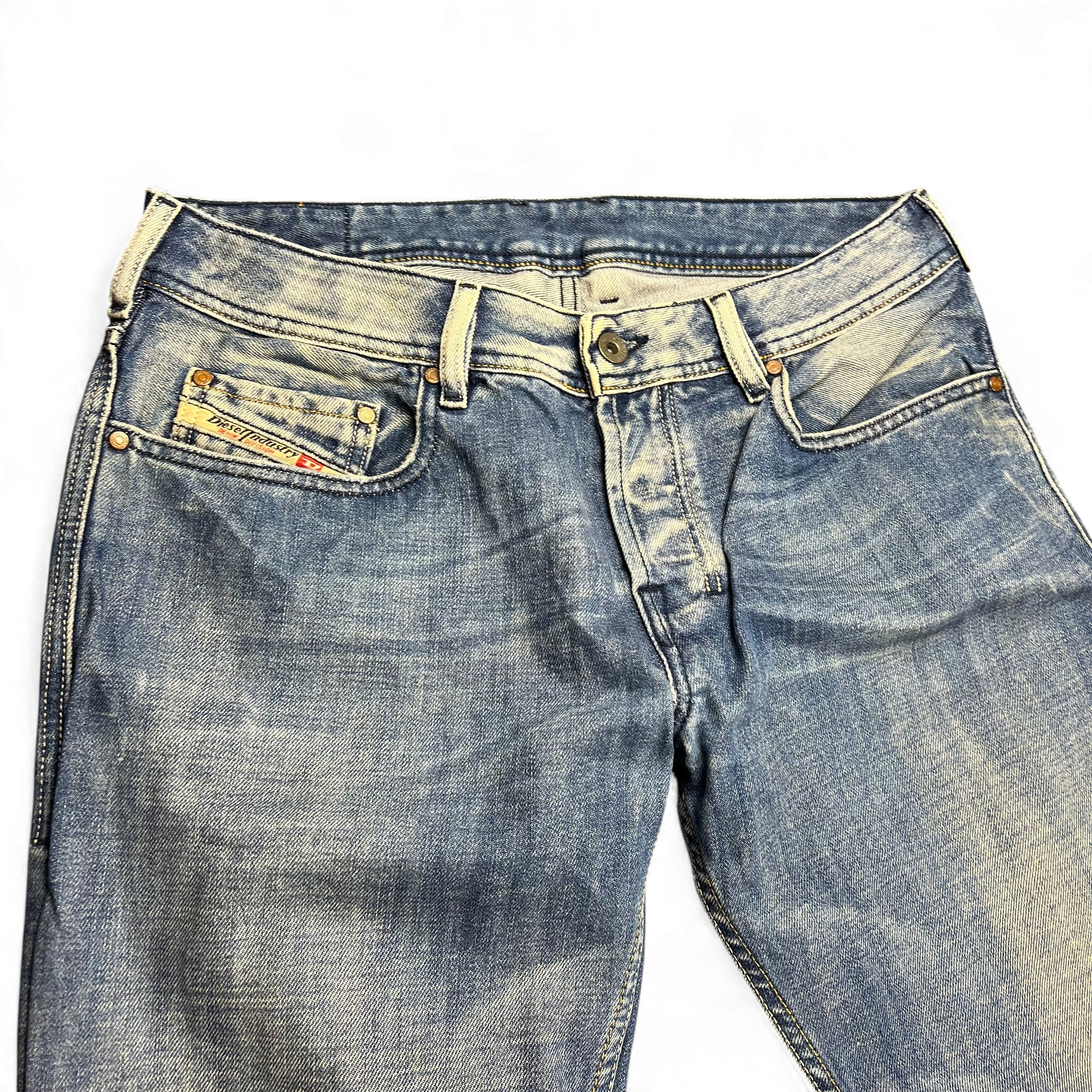 TWC Vintage Diesel Zathan Bootcut Jeans in verwaschenem Blau mit klassischem Five-Pocket-Design