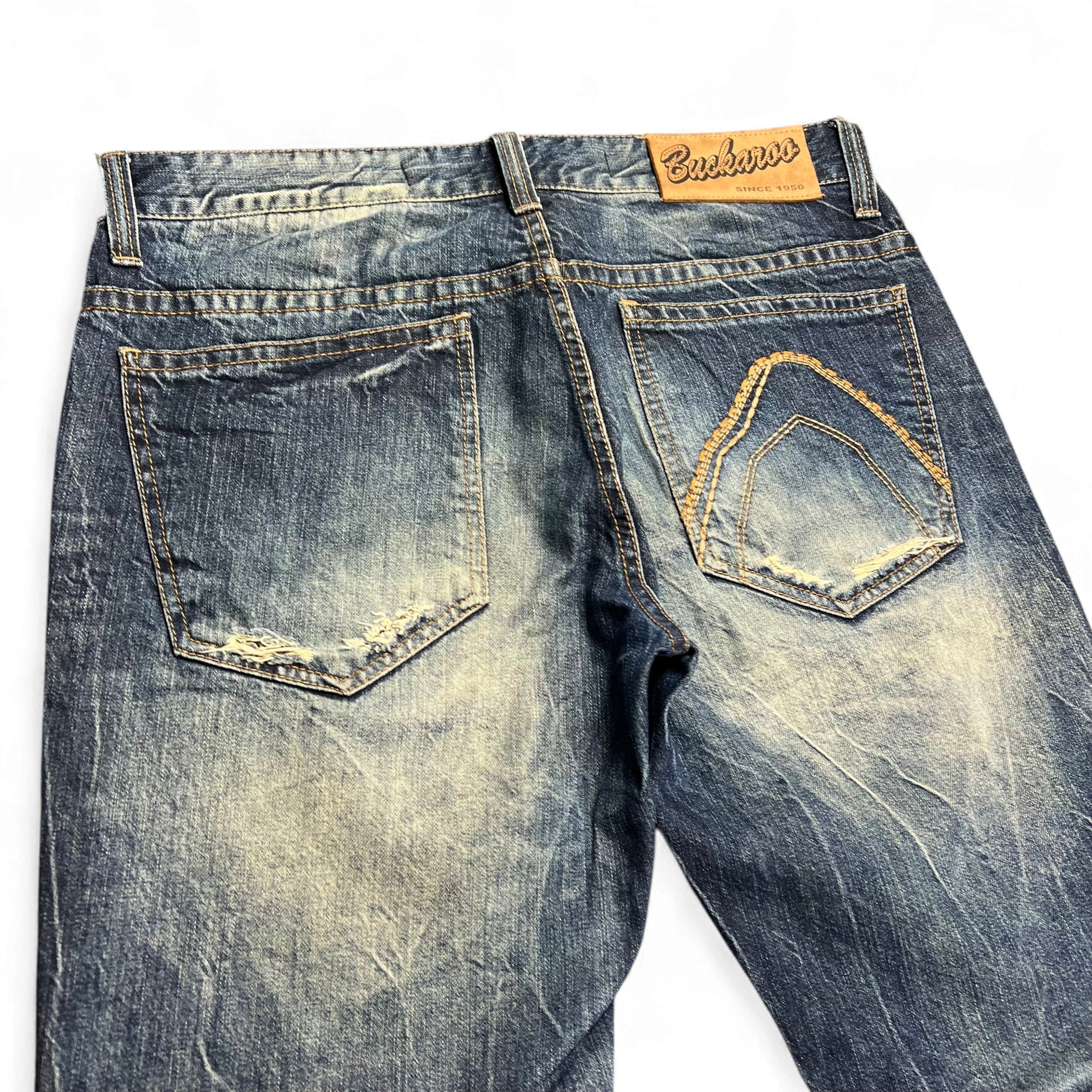 TWC Vintage Buckaroo Bootcut Jeans in verwaschenem Blau mit Leder-Patch und markanter Gesäßtaschen-Stickerei