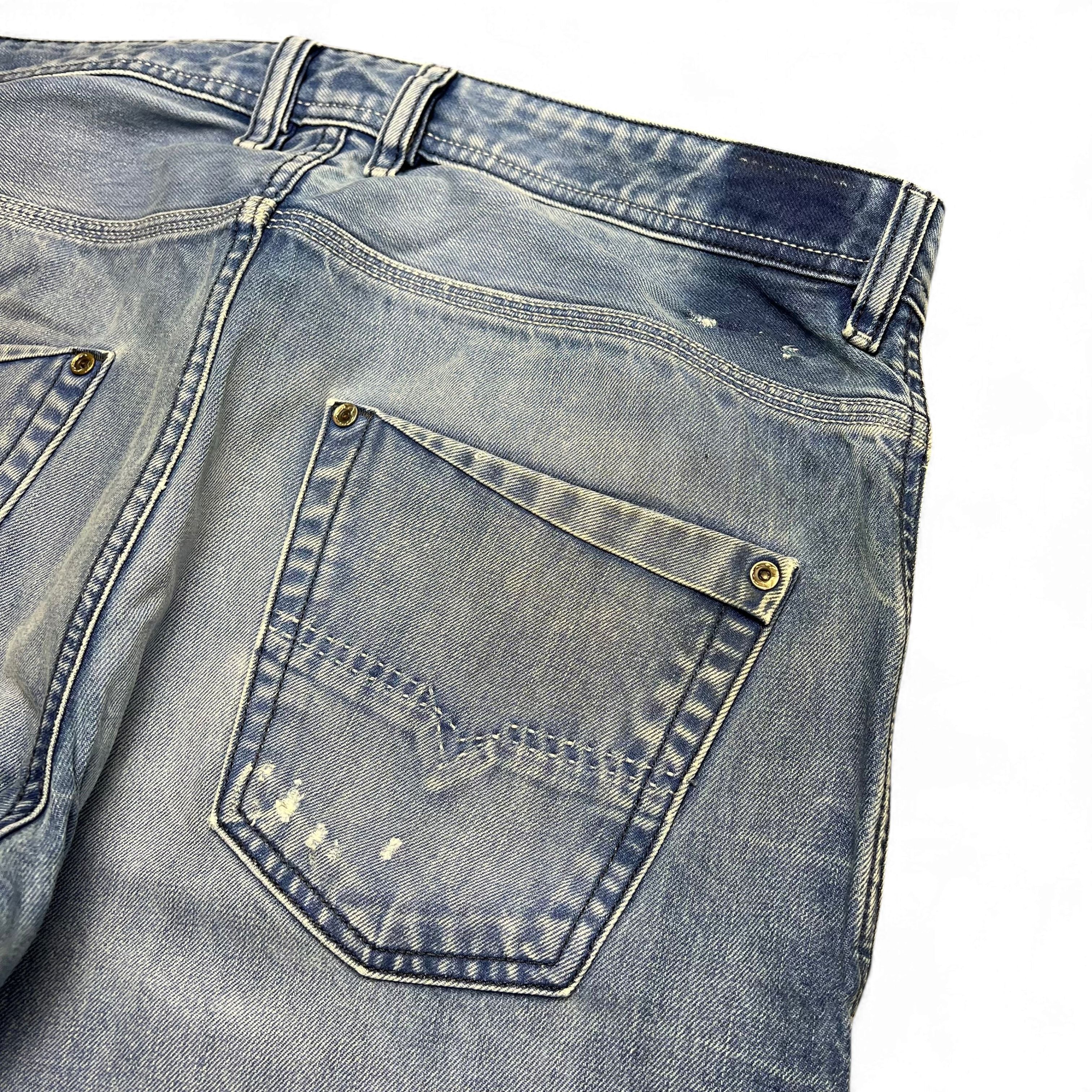 TWC Vintage Diesel Straight Jeans in hellblauem Denim mit Used-Look und markanten Gesäßtaschen