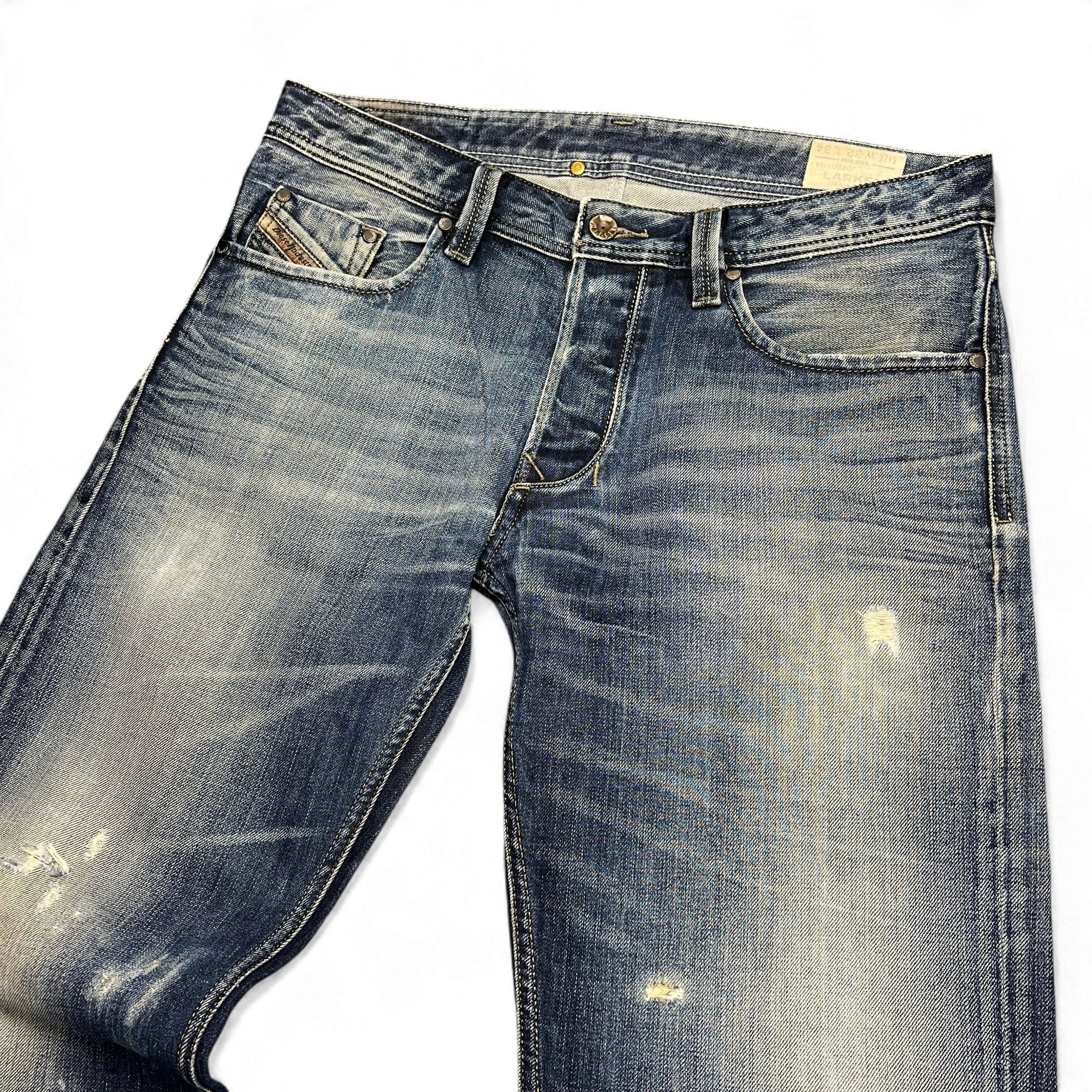 TWC Vintage Diesel Larkee Straight Jeans in verwaschenem Blau mit Used-Look und Distressed-Details
