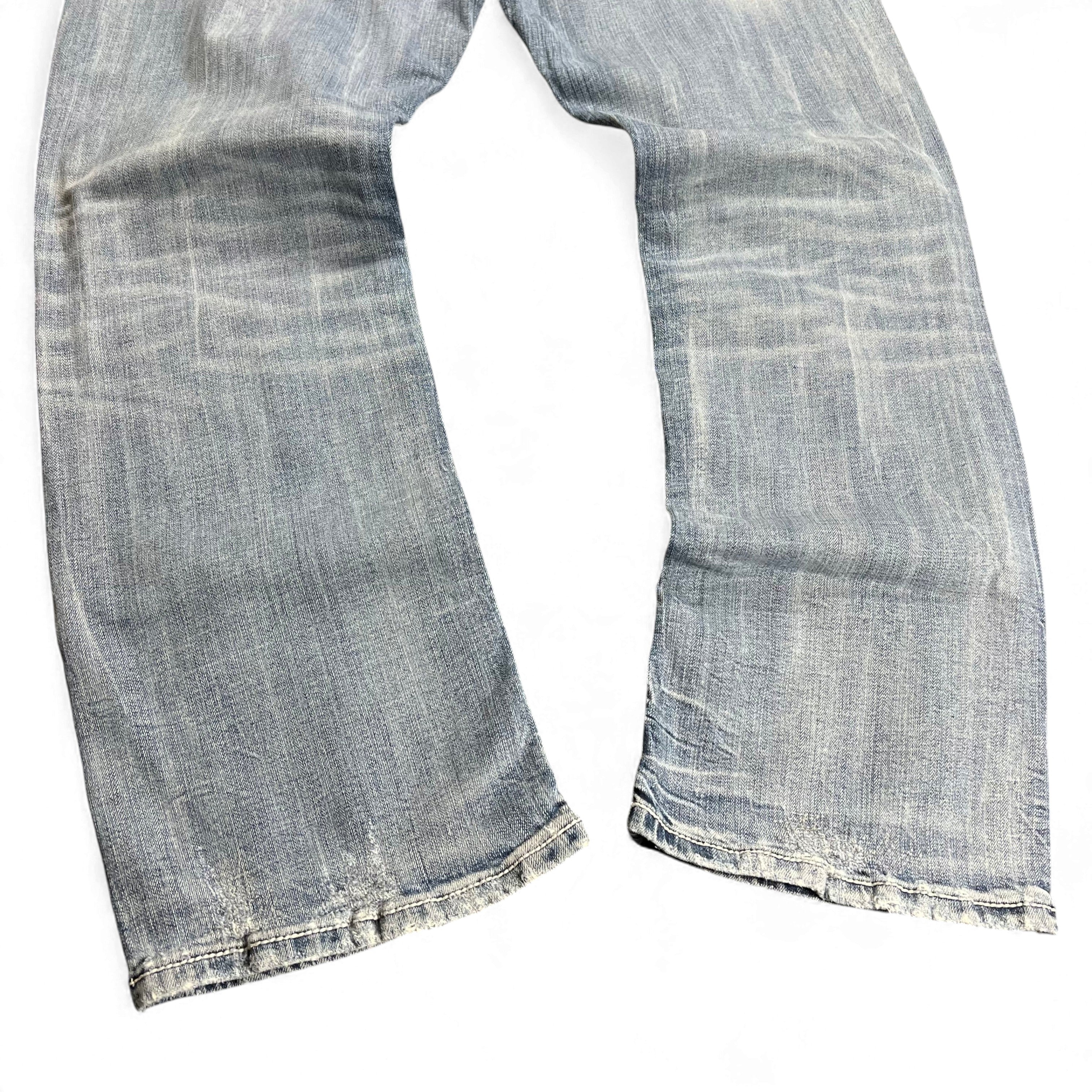TWC Vintage Rock Revival Jeans in verwaschenem Blau mit geradem Bein und abgenutzten Säumen