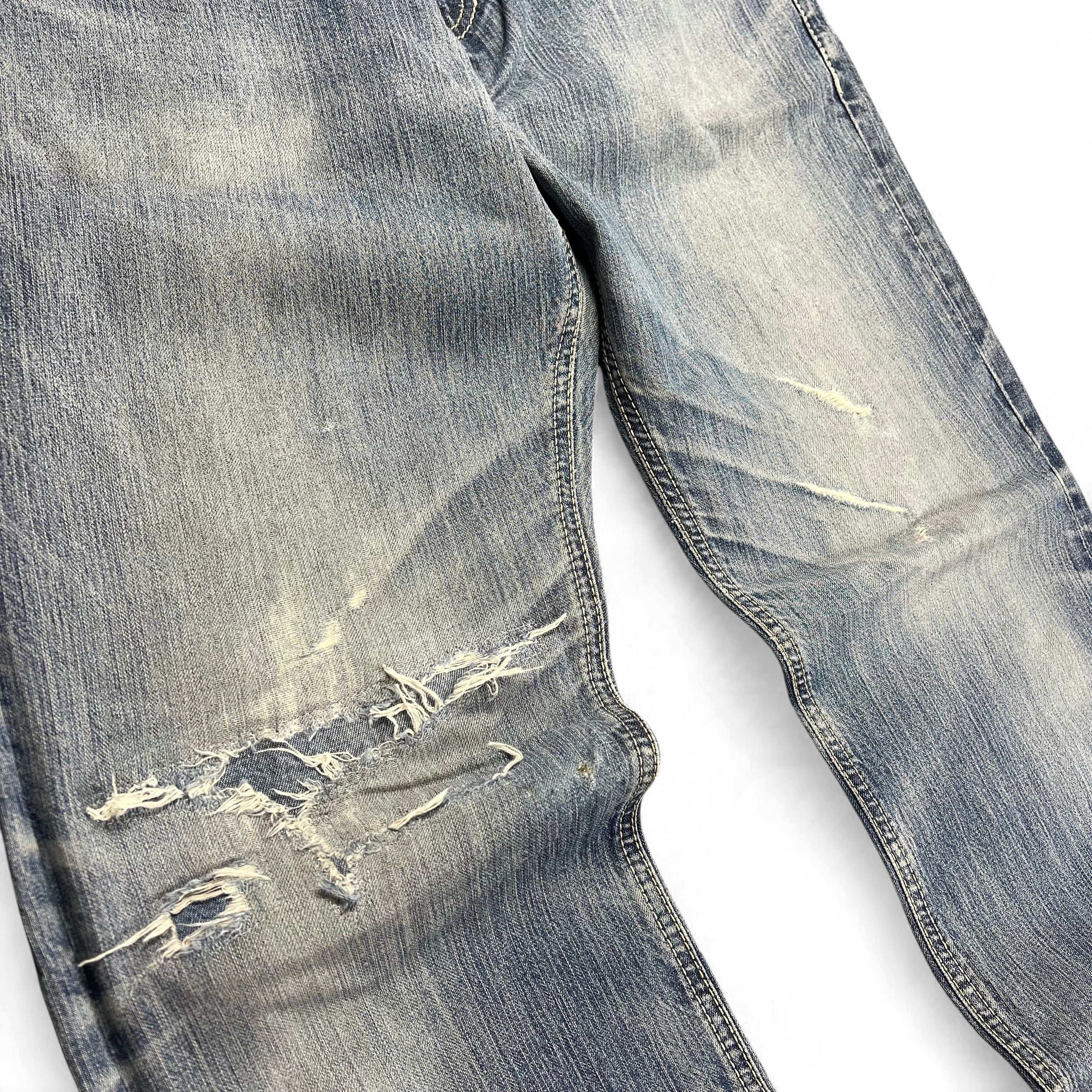 TWC Vintage Evisu KC Straight Jeans in verwaschenem Blau mit Distressed-Details und Rissen am Knie