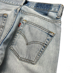 TWC Vintage Levi’s 507 Bootcut Jeans in hellblauem Denim mit klassischer Gesäßtasche und rotem Label