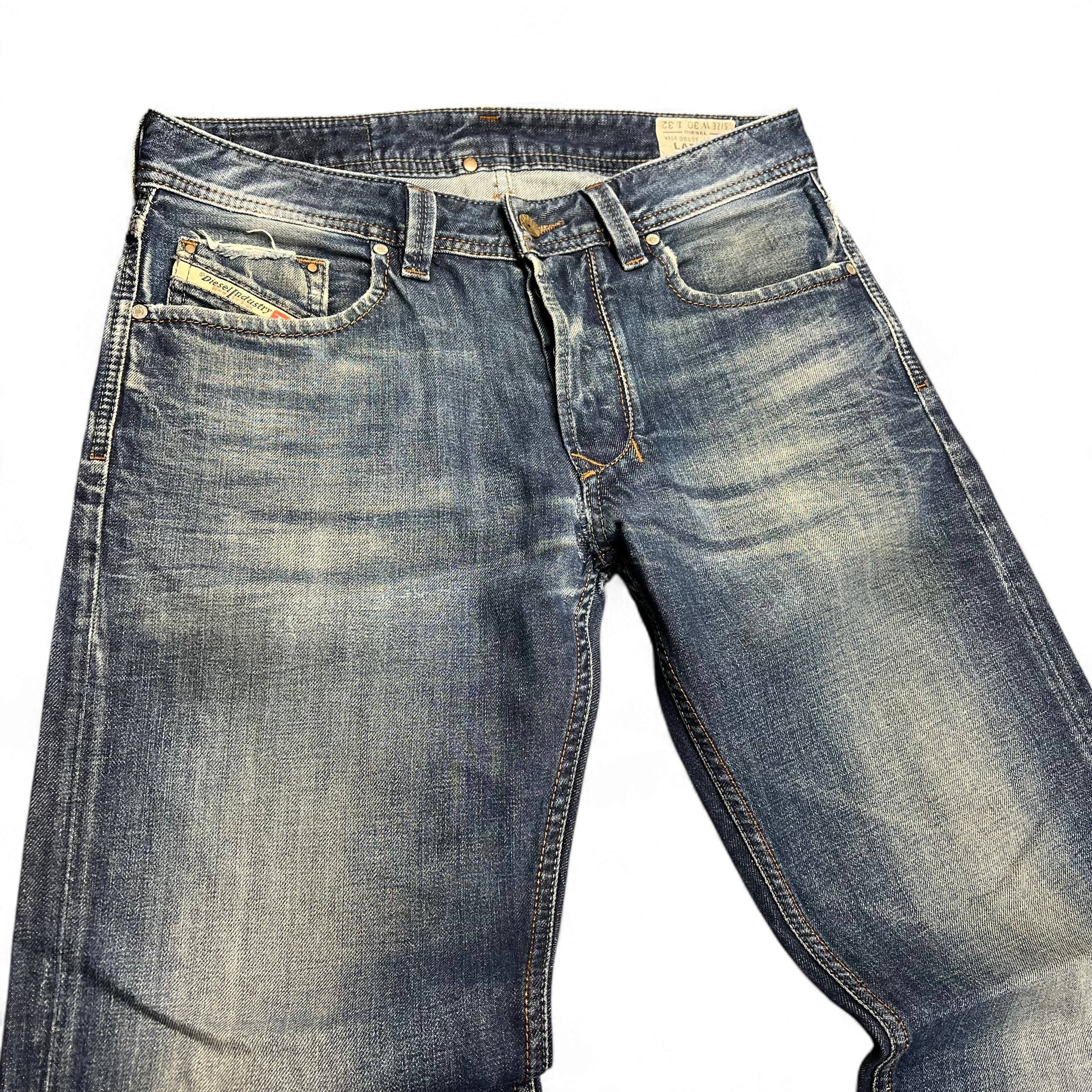 TWC Vintage Diesel Larkee Straight Jeans in blauem Denim mit Used-Look und klassischem Five-Pocket-Design