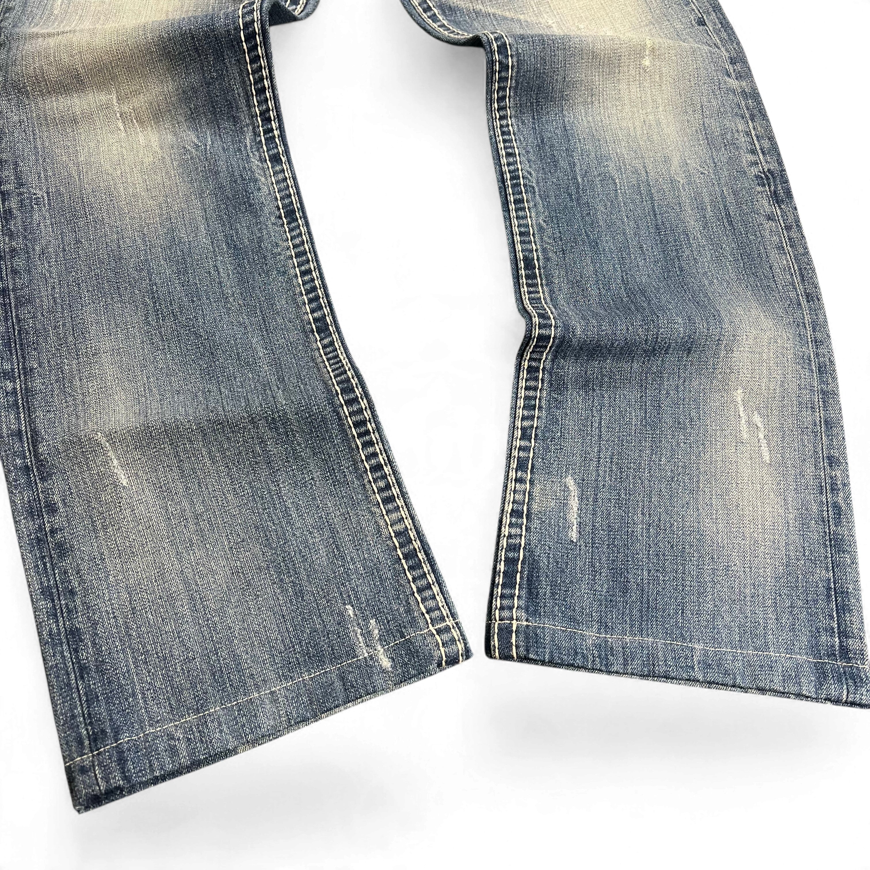 TWC Vintage Evisu KC Straight Jeans in verwaschenem Blau mit Kontrastnähten und Distressed-Details an den Beinen