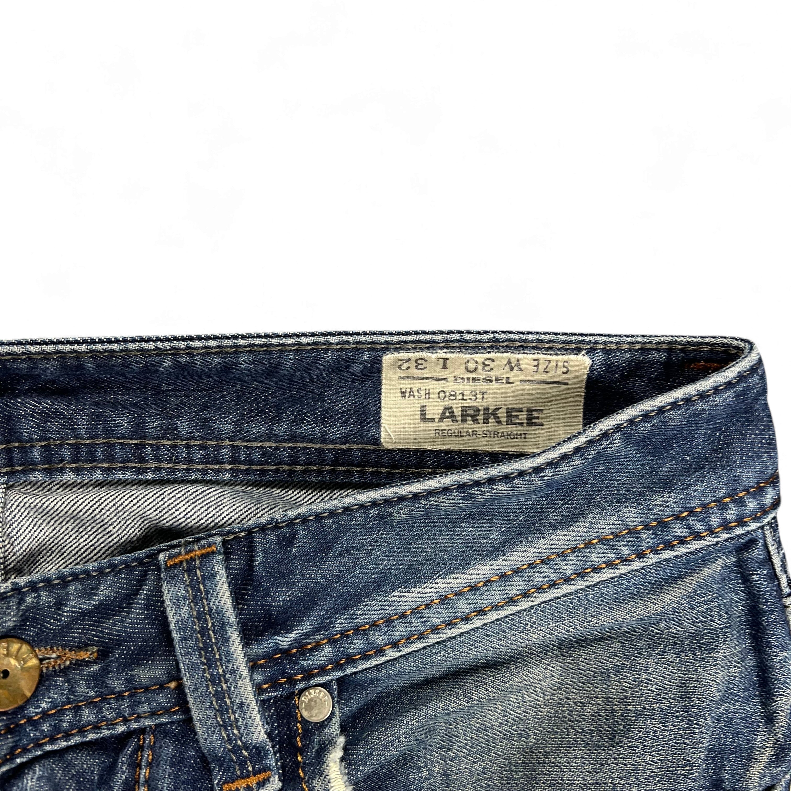 TWC Vintage Diesel Larkee Jeans mit blauem Denim-Stoff und Innenetikett mit Größenangabe