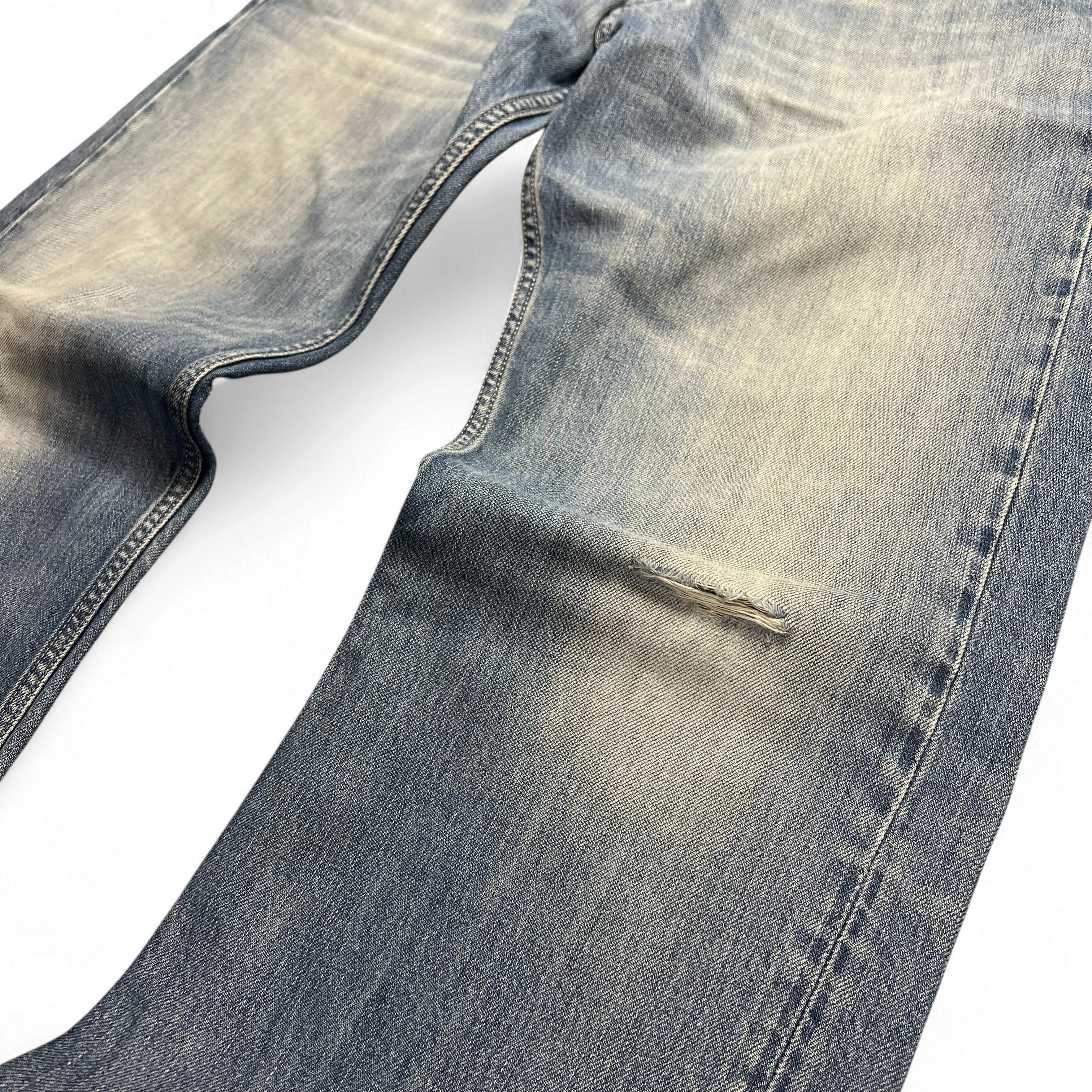 TWC Vintage Diesel Larkee Straight Jeans in verwaschenem Blau mit Distressed-Detail am Knie