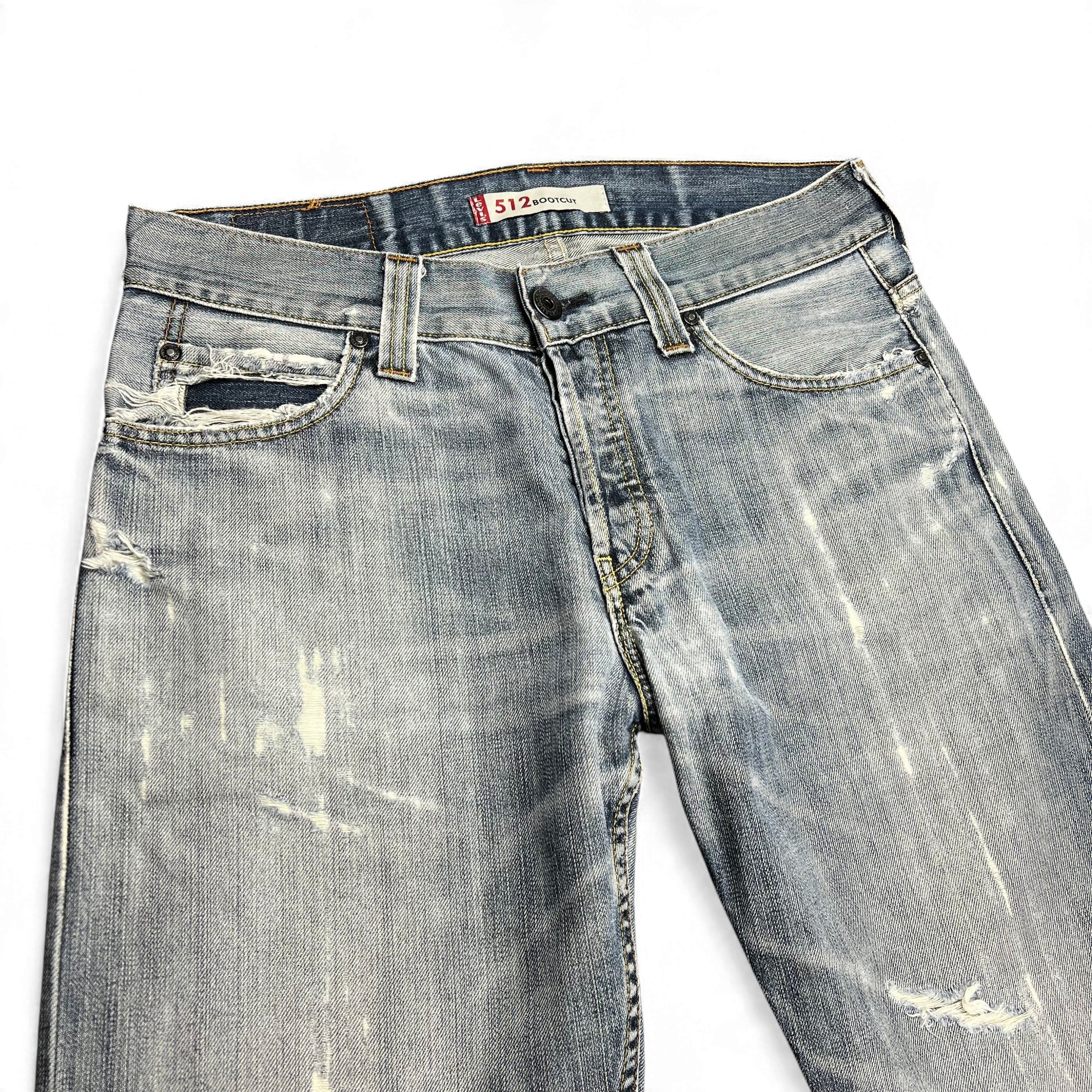 TWC Vintage Levi's 512 Bootcut Jeans in hellblauem Denim mit Distressed-Details und Used-Look