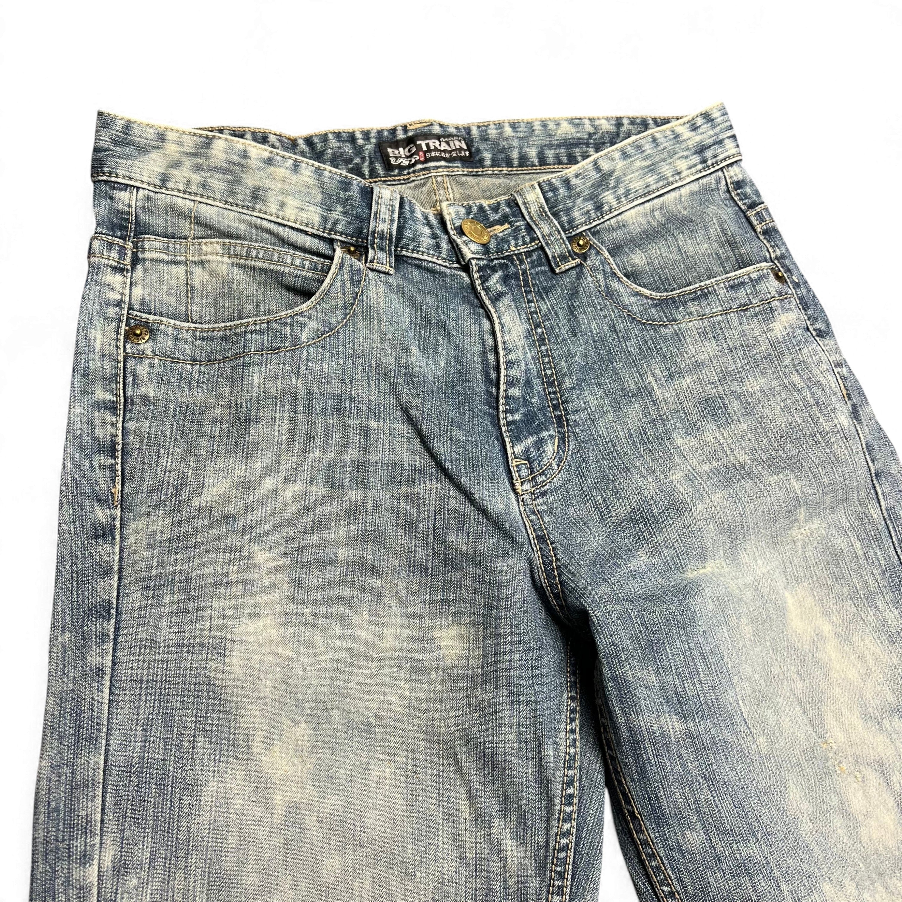 TWC Vintage Big Train Jeans in verwaschenem Blau mit klassischem Five-Pocket-Design und Knopfverschluss