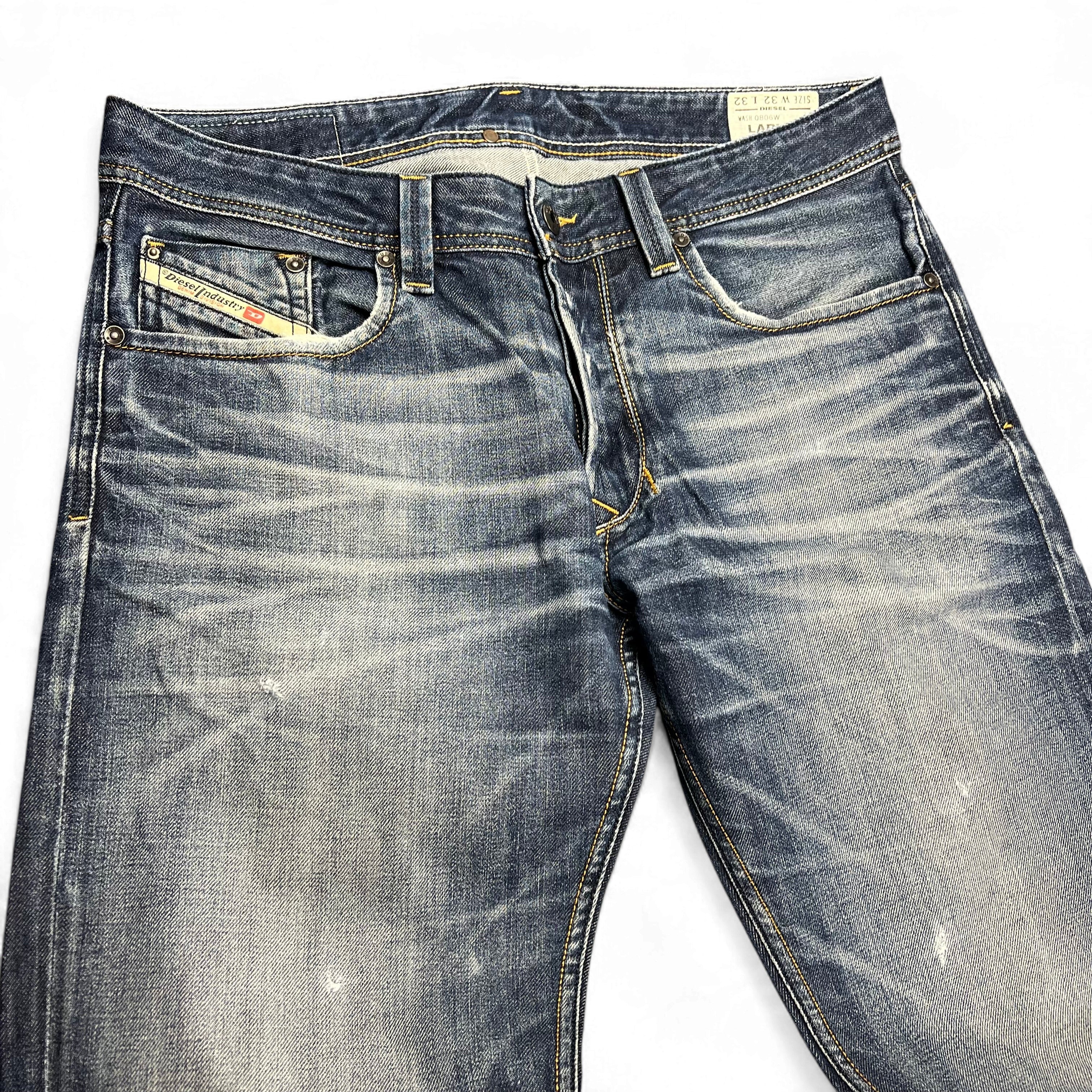 TWC Vintage Diesel Larkee Straight Jeans in verwaschenem Blau mit klassischem Five-Pocket-Design