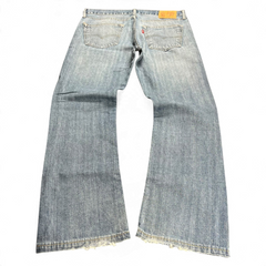 TWC Vintage Levi’s 527 Bootcut Jeans in hellblauem Denim mit ausgefransten Säumen und klassischem Five-Pocket-Design