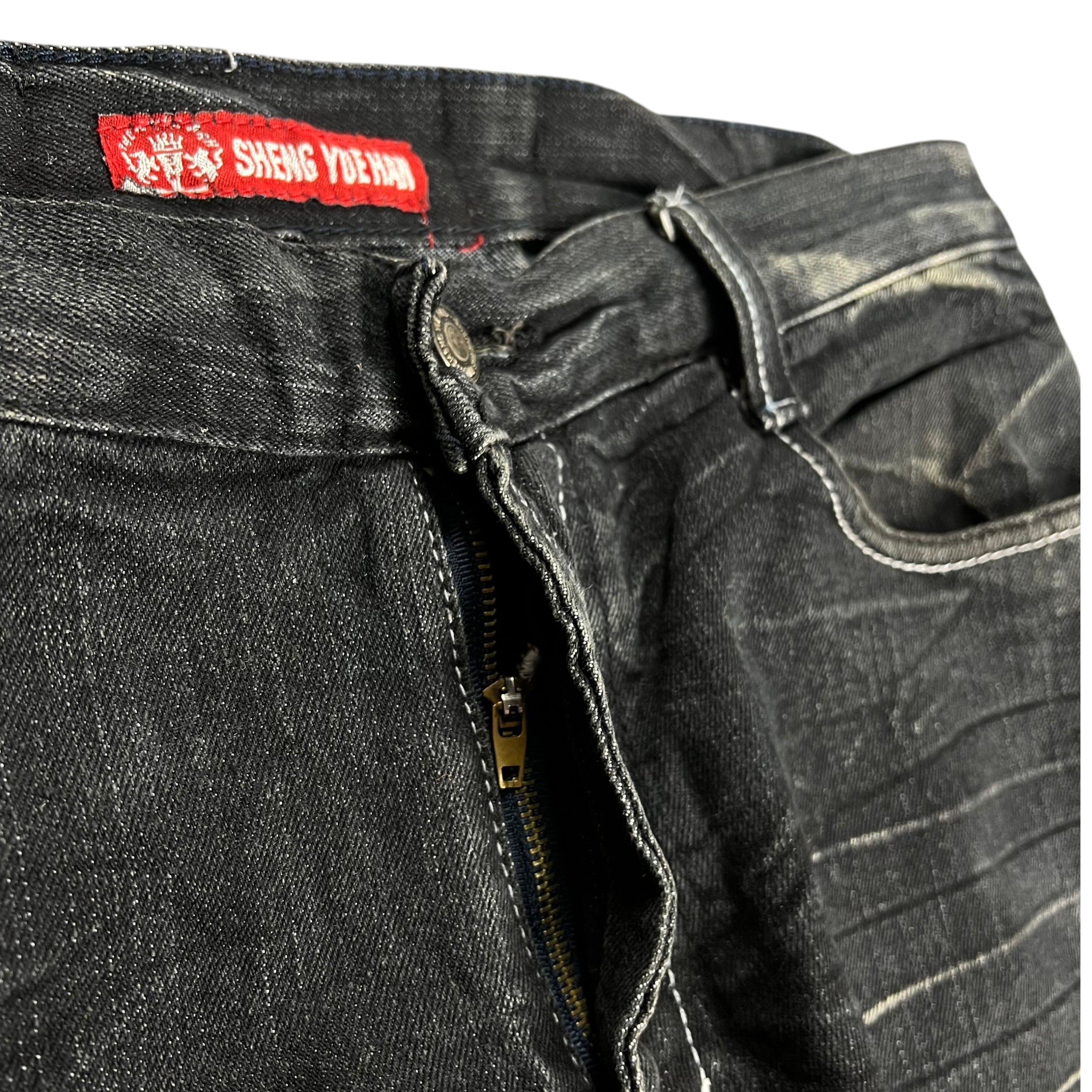 TWC Vintage Jeans aus schwarzem Denim mit Reißverschluss und rotem Markenetikett im japanischen Stickerei-Stil