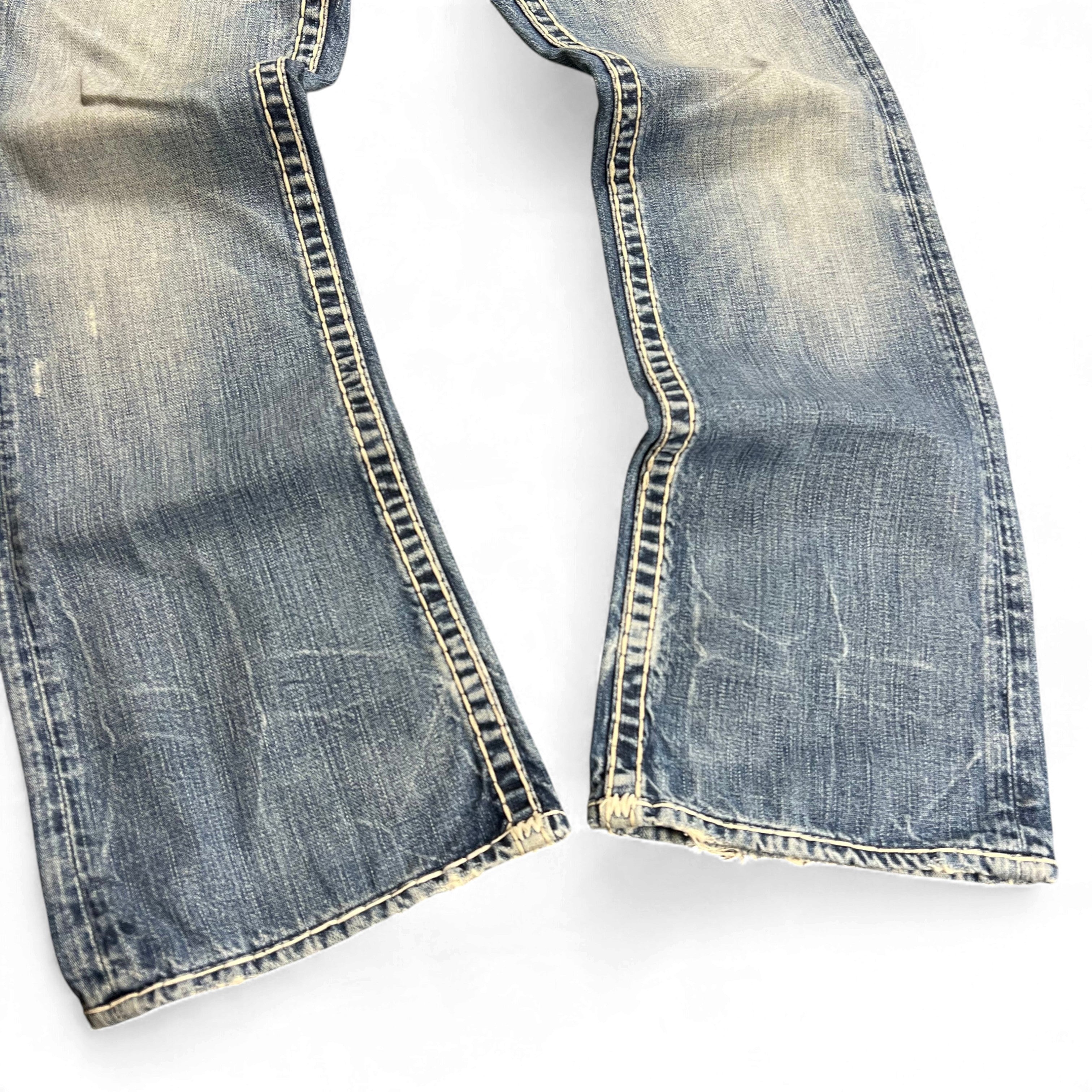 TWC Vintage True Religion Joey Super T Bootcut Jeans in verwaschenem Blau mit markanten hellen Kontrastnähten