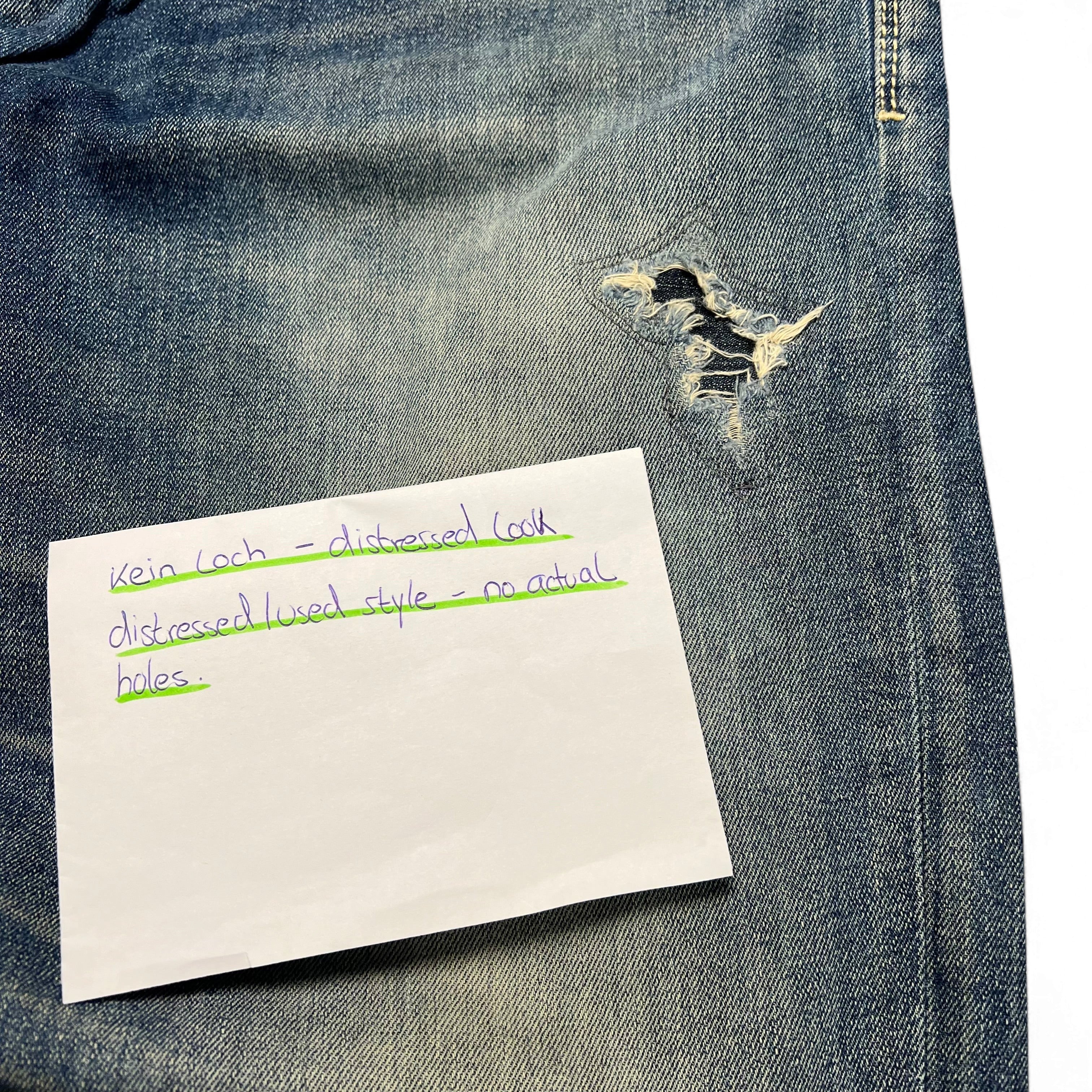 TWC Vintage Evisu KC Straight Jeans in blauem Denim mit Distressed-Optik und Abnutzungserscheinungen am Oberschenkel