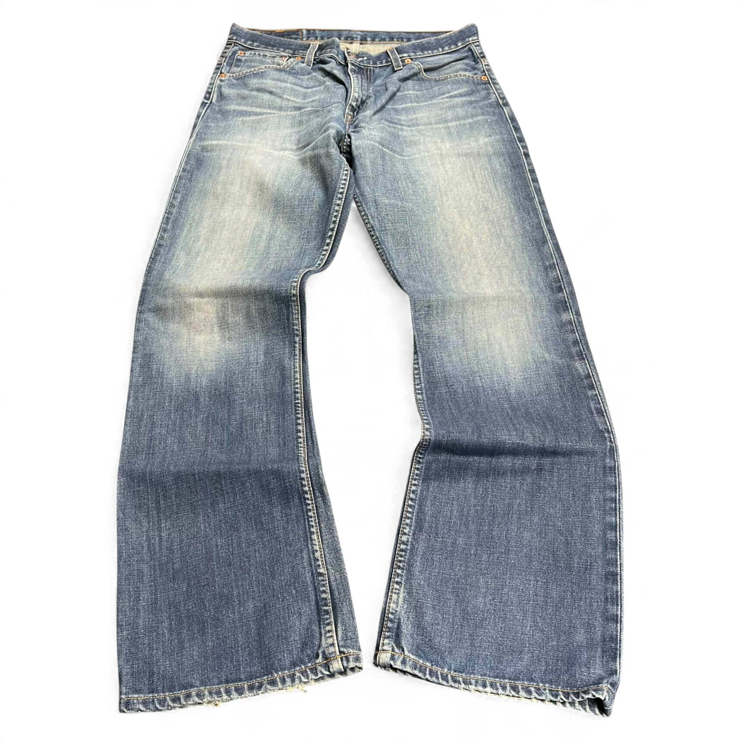 TWC Vintage Levi's 507 Bootcut Jeans in verwaschenem Blau mit ausgestelltem Bein und Vintage-Waschung