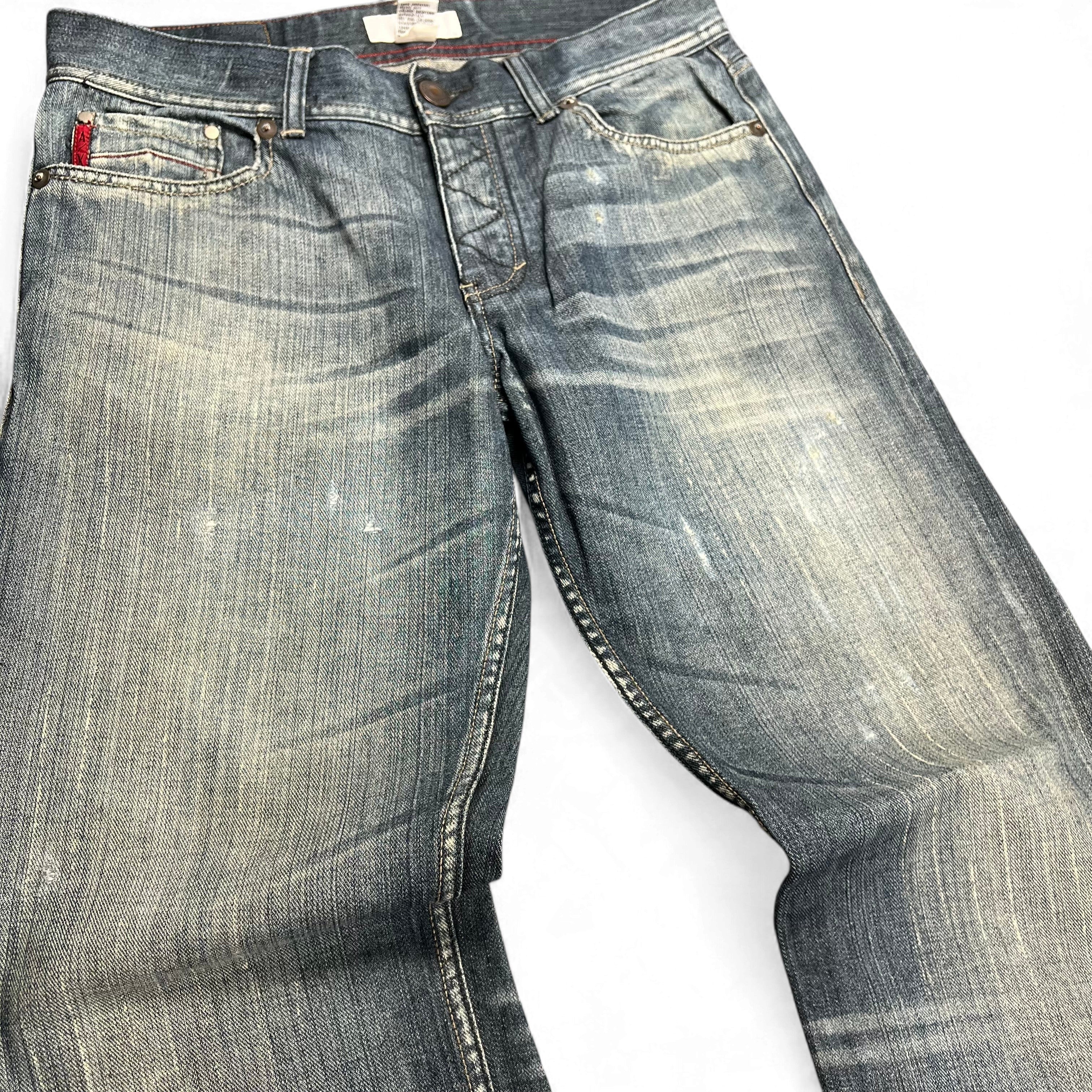 TWC Vintage Armani Jeans in baggy Passform mit verwaschener blauer Waschung und markanten Details