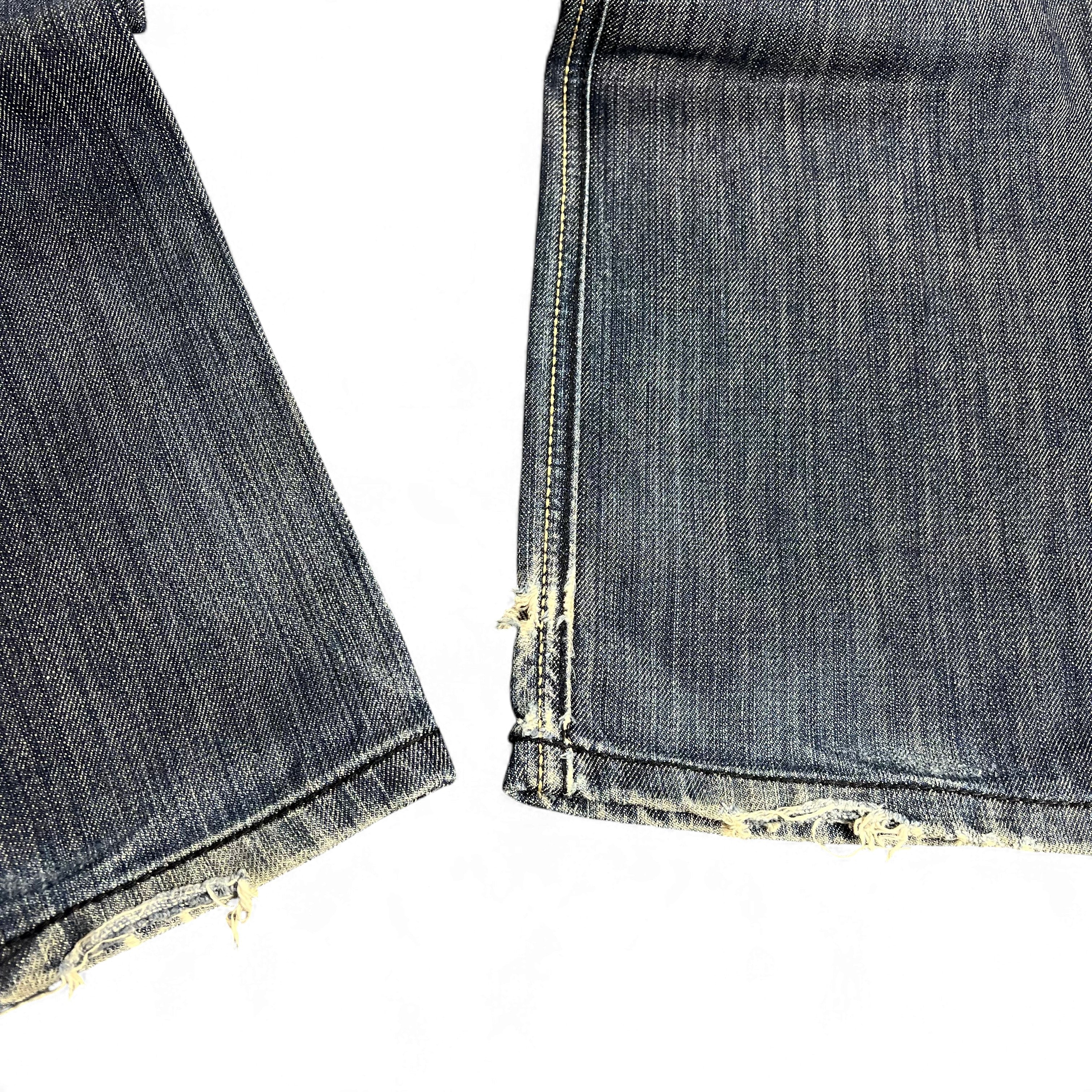 TWC Vintage Jeans mit abgenutzten Säumen in dunklem Denim-Blau