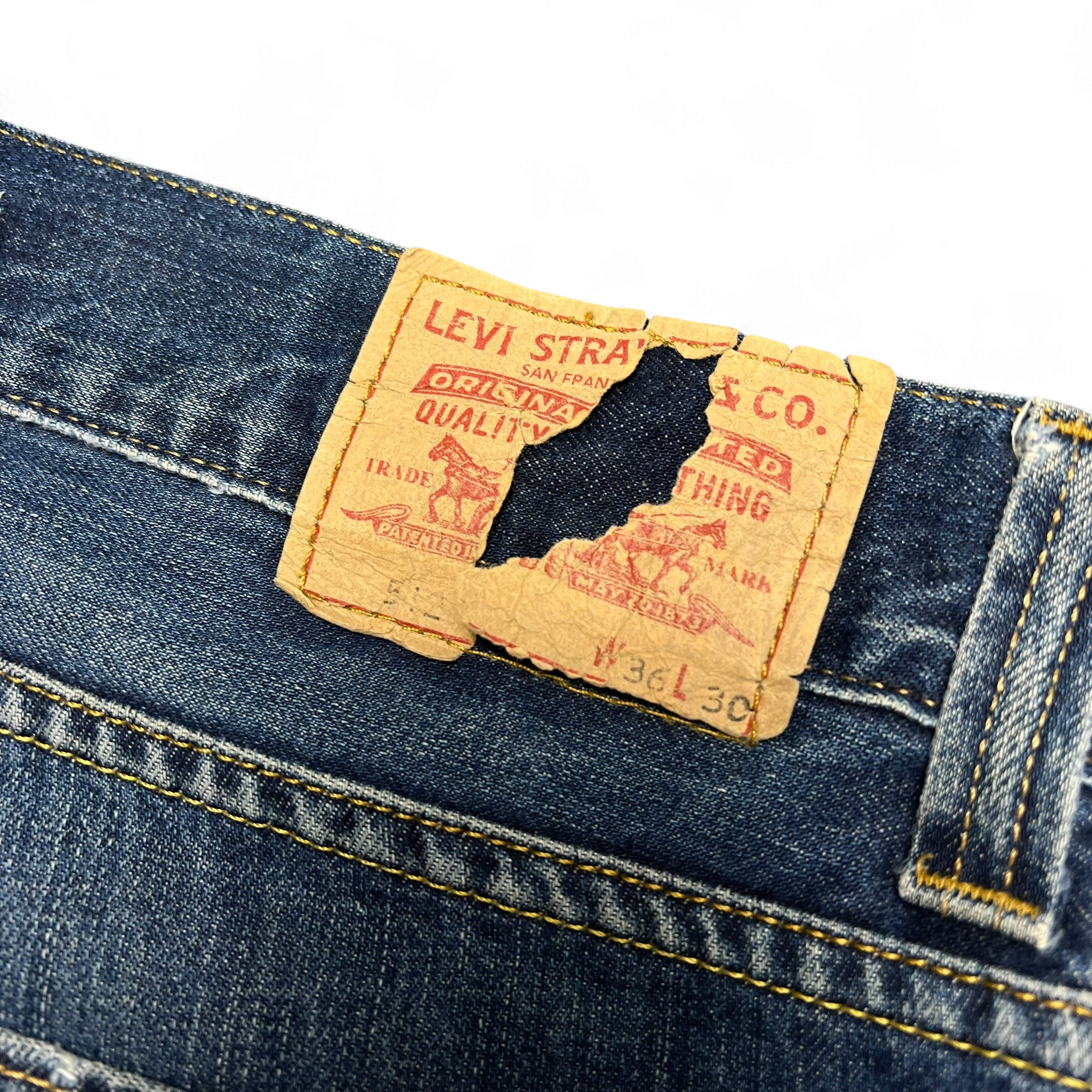 TWC Vintage Levi's 512 Bootcut Jeans mit abgenutztem Leder-Label in Dunkelblau