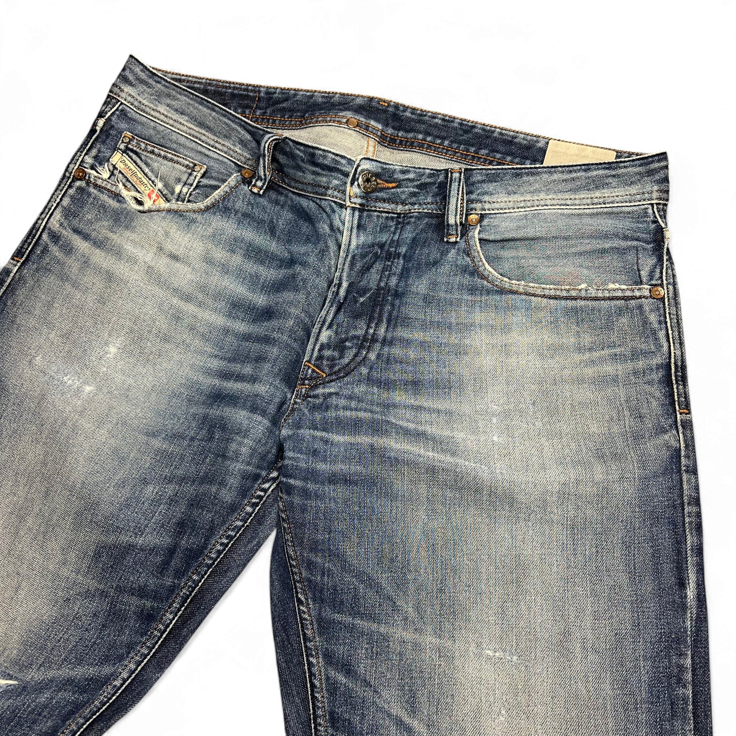 TWC Vintage Diesel Larkee Straight Jeans in verwaschenem Blau mit klassischem Five-Pocket-Design