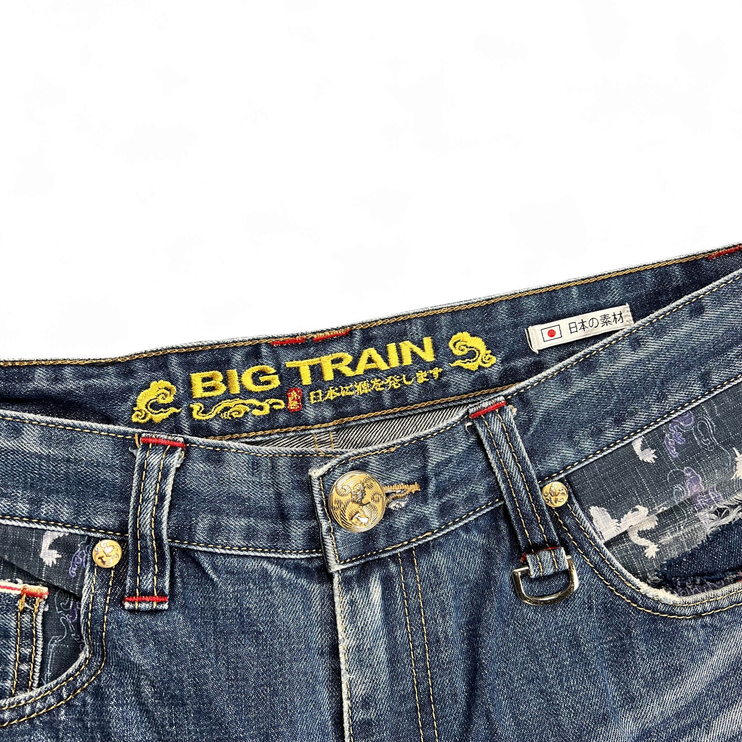 TWC Vintage Big Train Jeans aus japanischem Selvedge-Denim mit goldener Stickerei und Metallknöpfen