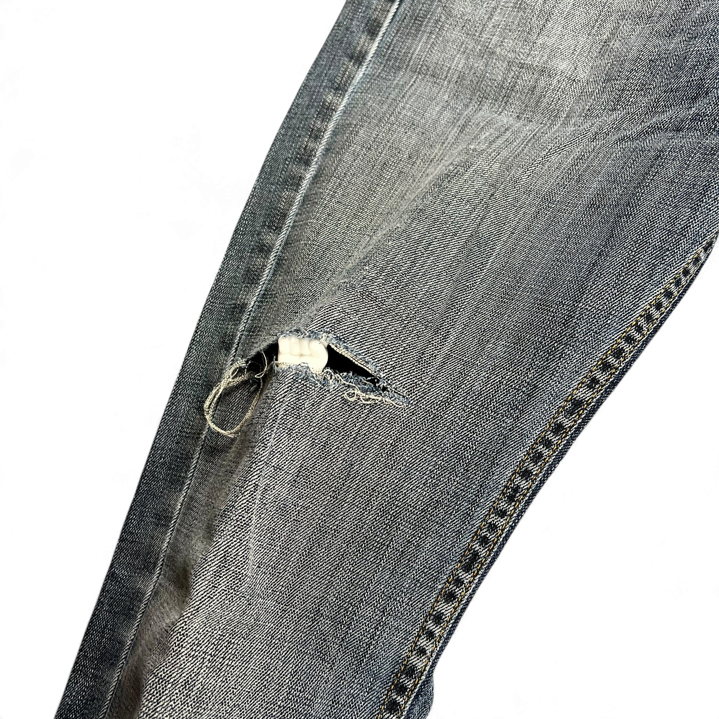 TWC Vintage Levi’s 527 Bootcut Jeans in verwaschenem Grau mit markantem Riss am Knie
