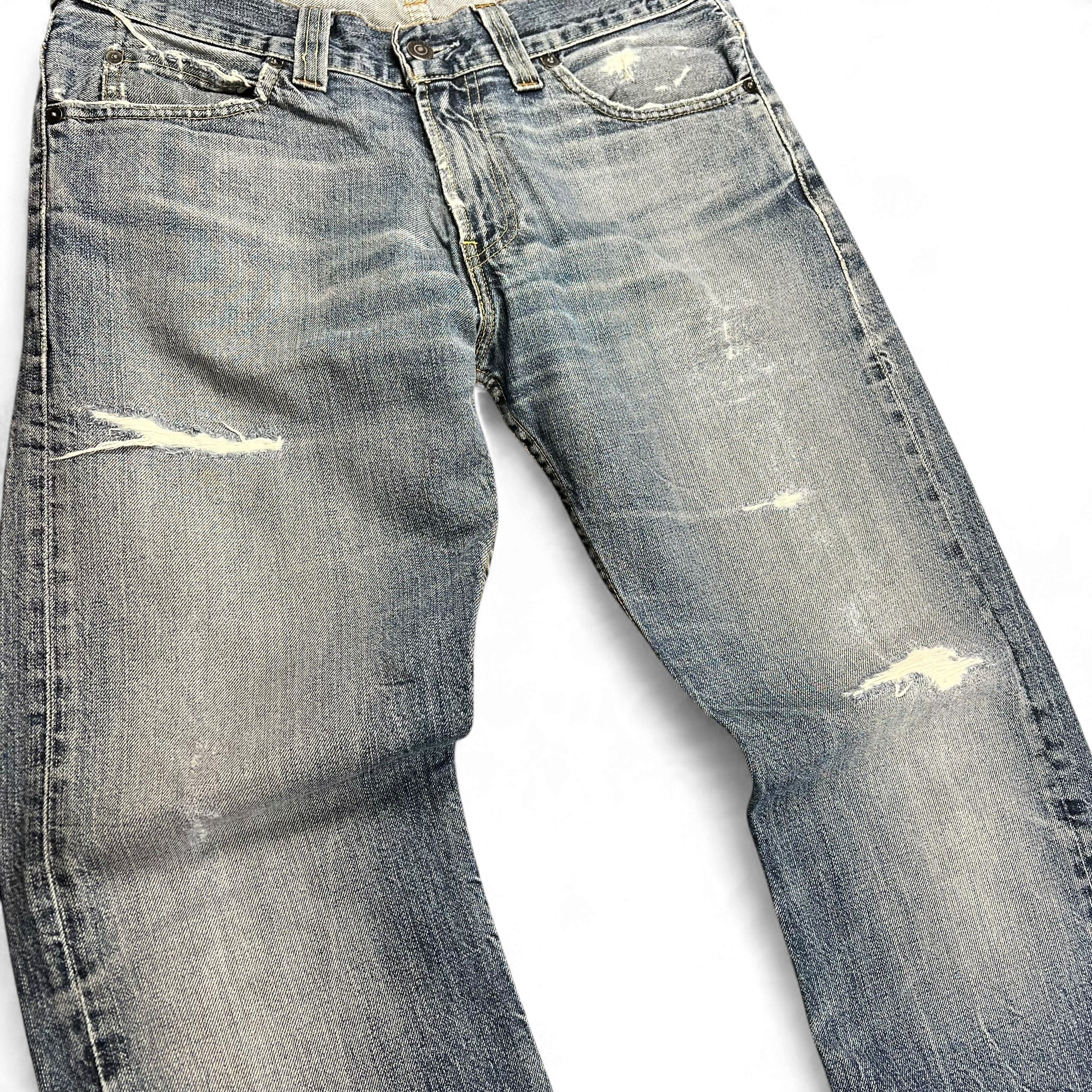 TWC Vintage Levi's 506 Straight Jeans in verwaschenem Blau mit Distressed-Details und Rissen im Denim
