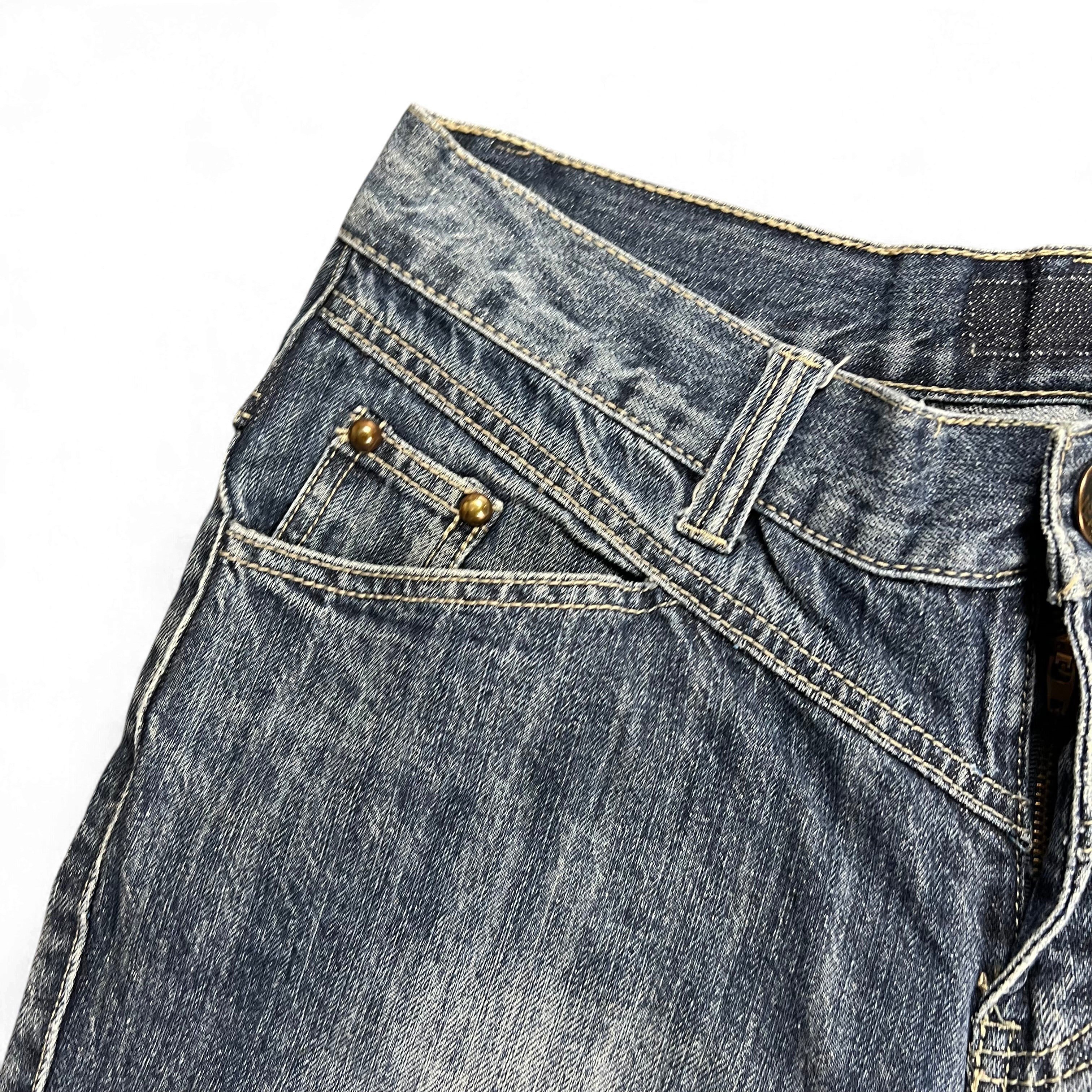 TWC Vintage Evisu KC x Puma Slim Straight Jeans in blauem Denim mit Nieten-Details an der Vordertasche