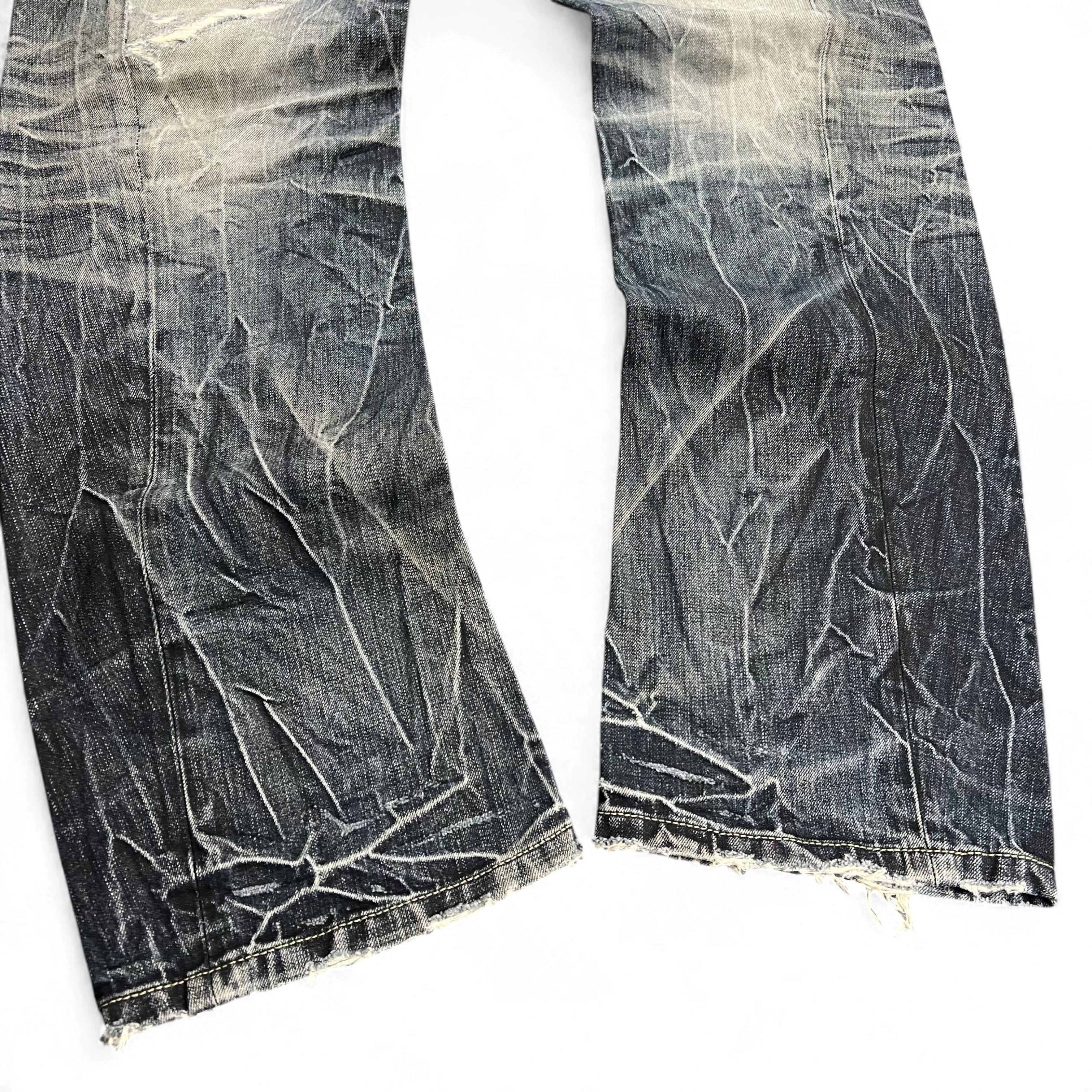 TWC Vintage Evisu KC Baggy Jeans mit verwaschener Optik und ausgefransten Beinabschlüssen in Dunkelblau