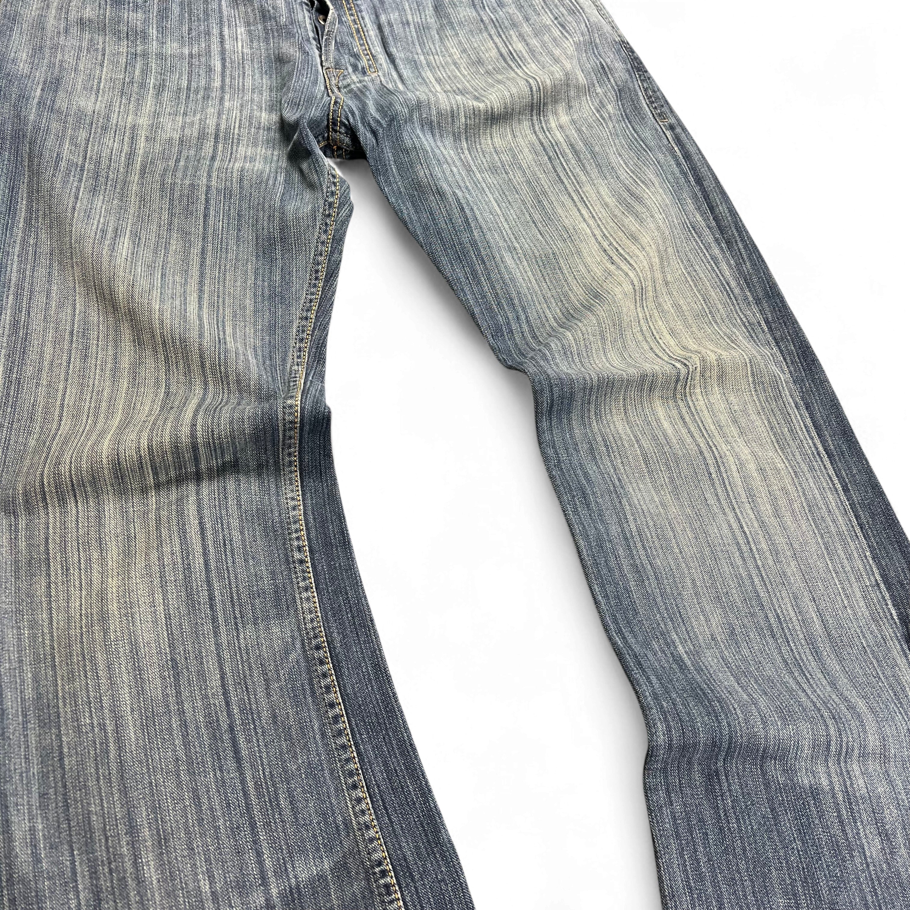TWC Vintage Diesel Zatiny Bootcut Jeans in verwaschenem Blau mit markanter Textur und Kontrastnähten