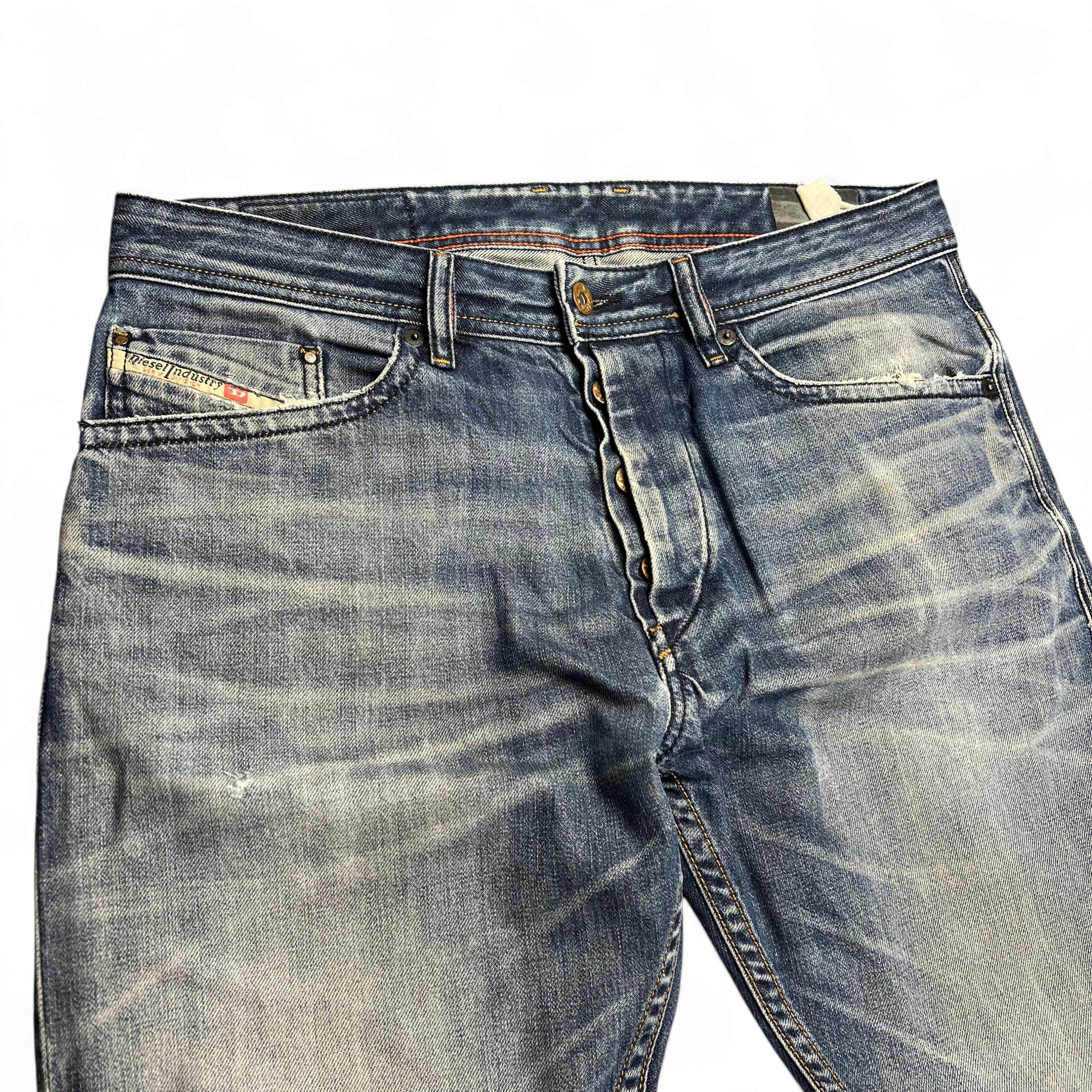 TWC Vintage Diesel Straight Jeans in verwaschenem Blau mit Knopfleiste und Used-Optik