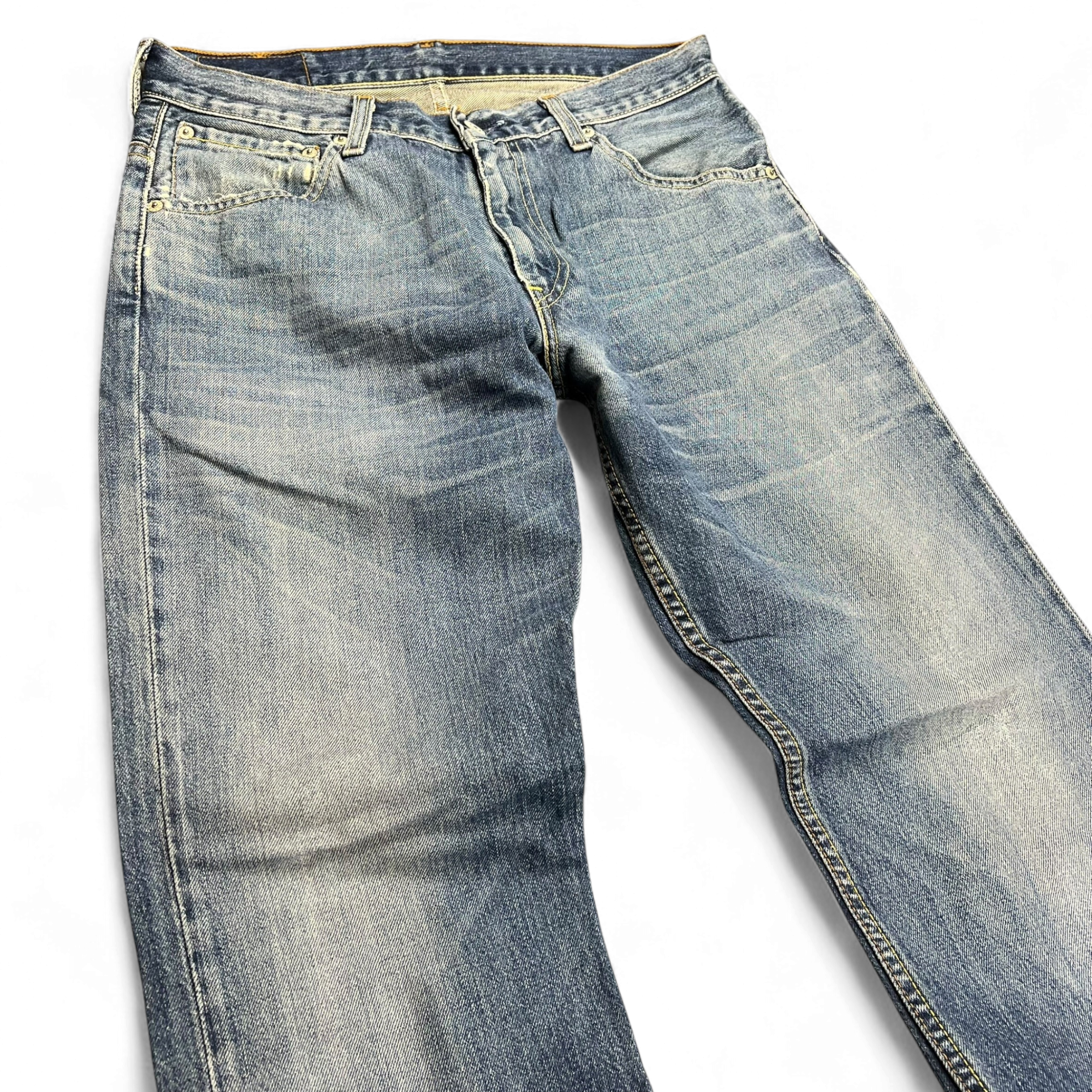 TWC Vintage Levi’s 507 Bootcut Jeans in verwaschenem Blau mit klassischem Five-Pocket-Design