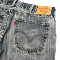 TWC Vintage Levi’s 527 Loose Bootcut Jeans in verwaschenem Blau mit klassischem Lederpatch und Gesäßtasche