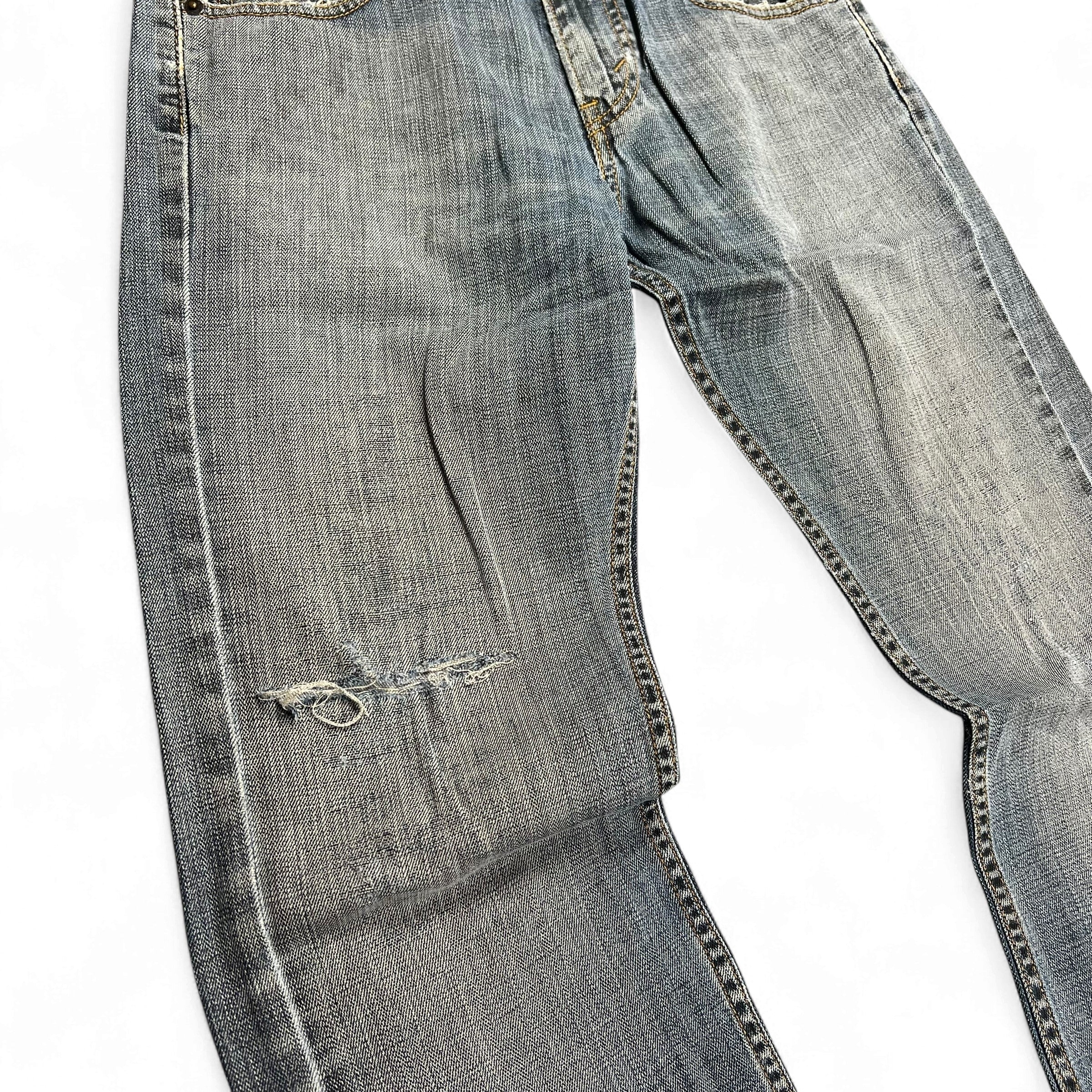 TWC Vintage Levi’s 527 Bootcut Jeans in verwaschenem Blau mit Distressed-Details und Riss am Knie