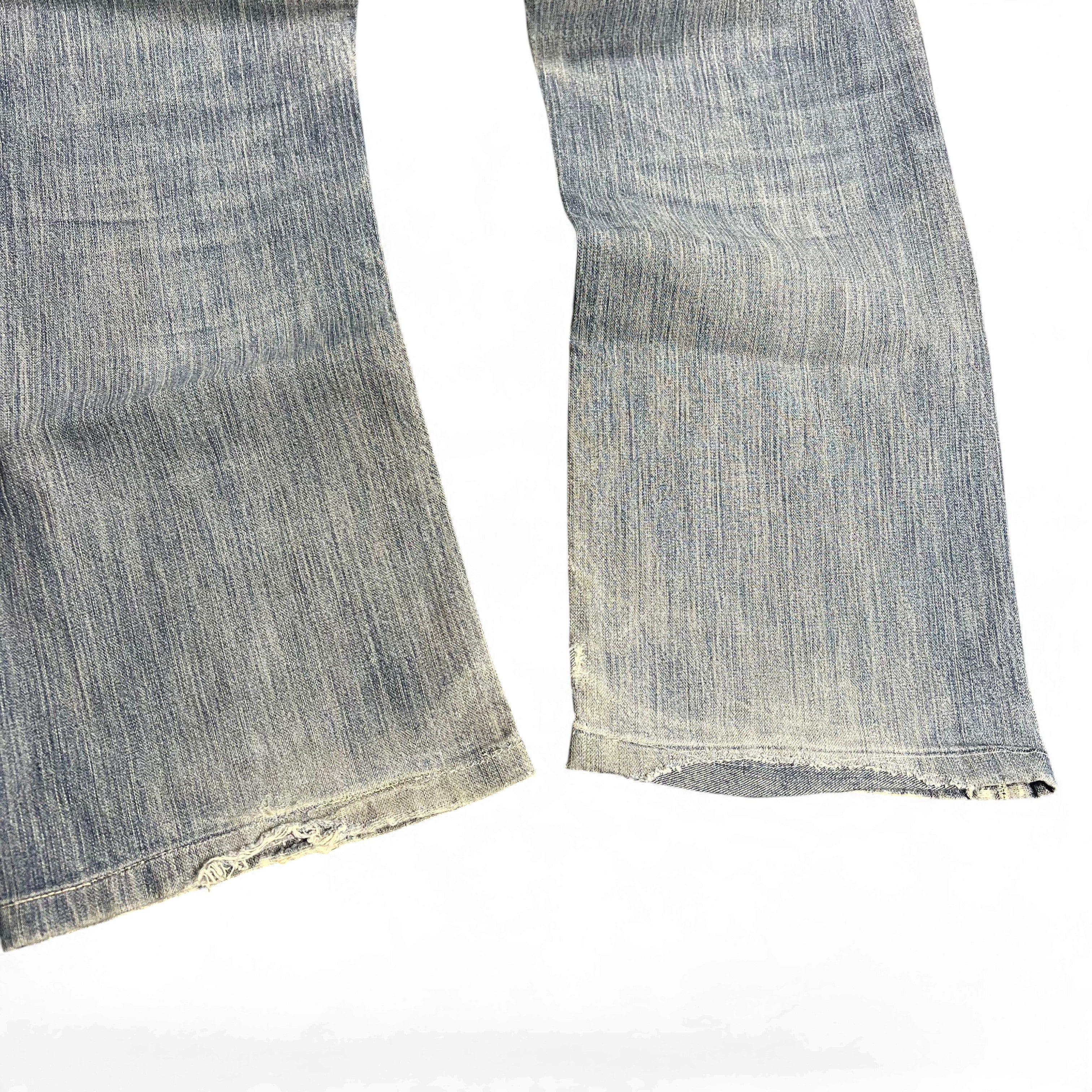 TWC Vintage Evisu KC Straight Jeans in verwaschenem Blau mit abgenutzten Säumen an den Beinenden