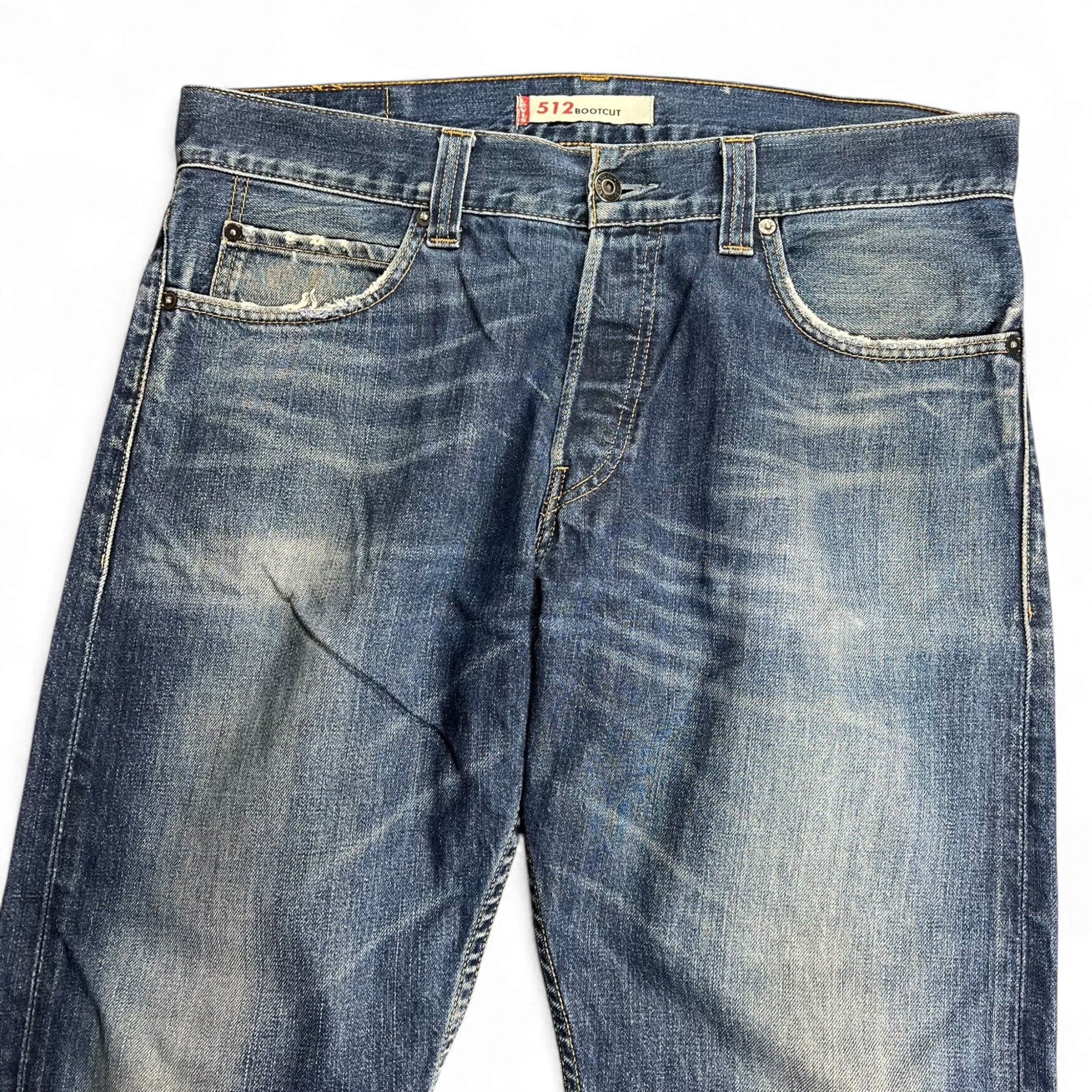 TWC Vintage Levi’s 512 Bootcut Jeans in blauem Denim mit Used-Look und klassischem Five-Pocket-Design