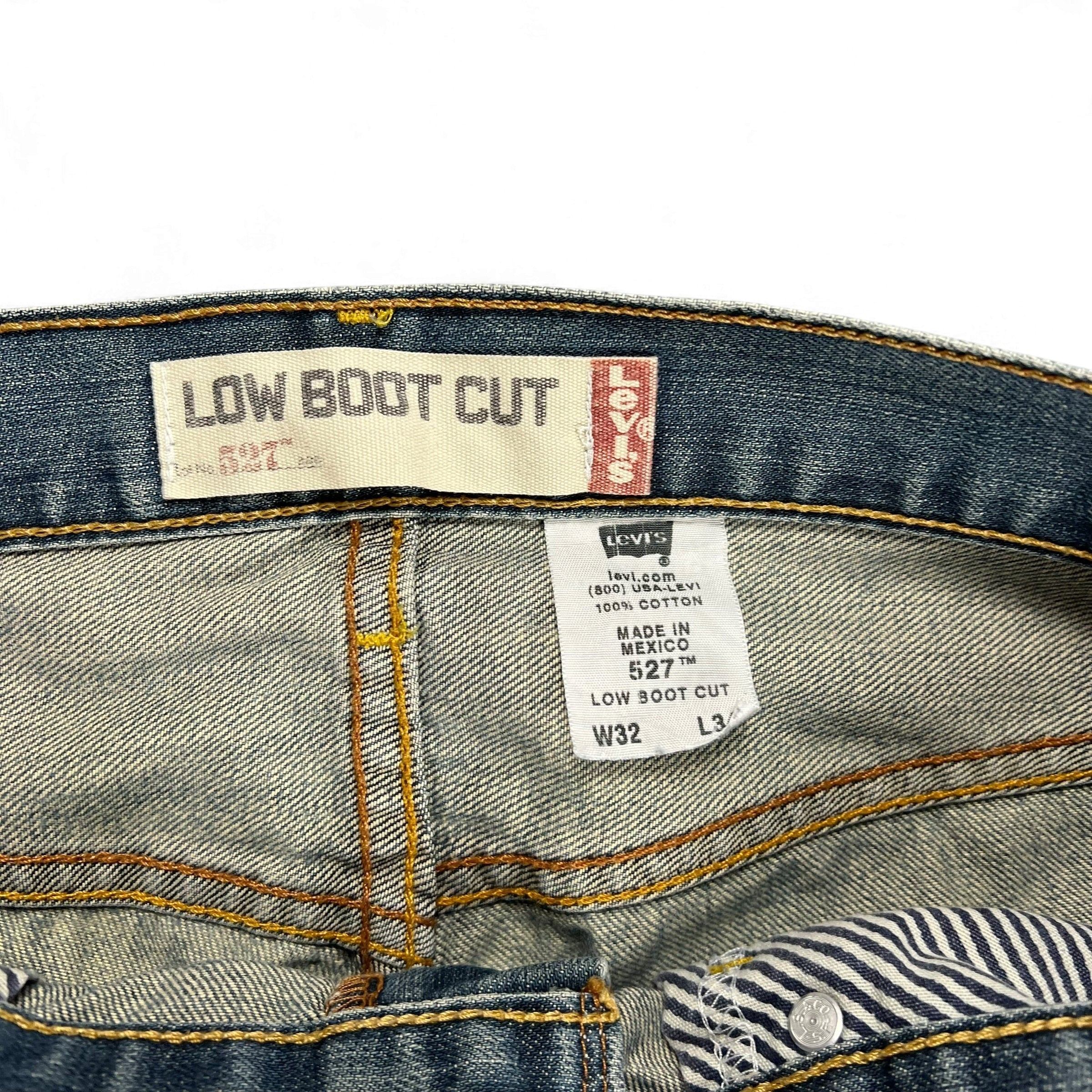 TWC Vintage Levi’s 527 Bootcut Jeans mit Etikett und Größenangabe W32 L30 aus 100% Baumwolle